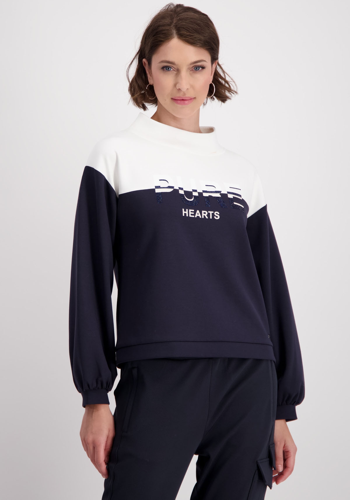 Sweatshirt, mit Schriftzug und Glitzersteinchen