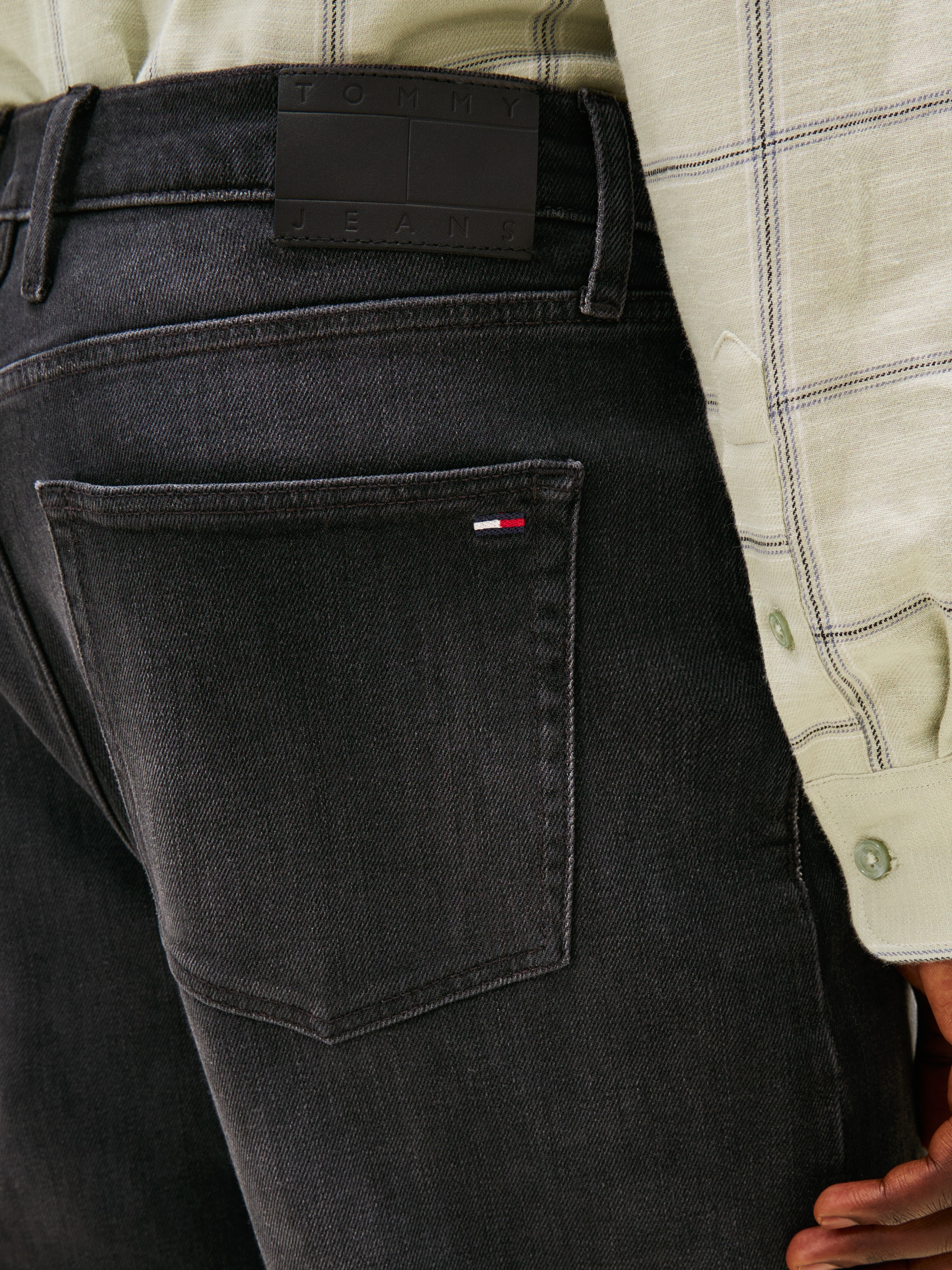 Tommy Jeans Gerade Jeans »Isaac Relaxed Tapered«, Relaxed‑Fit‑Jeans mit konisch zulaufendem Bein