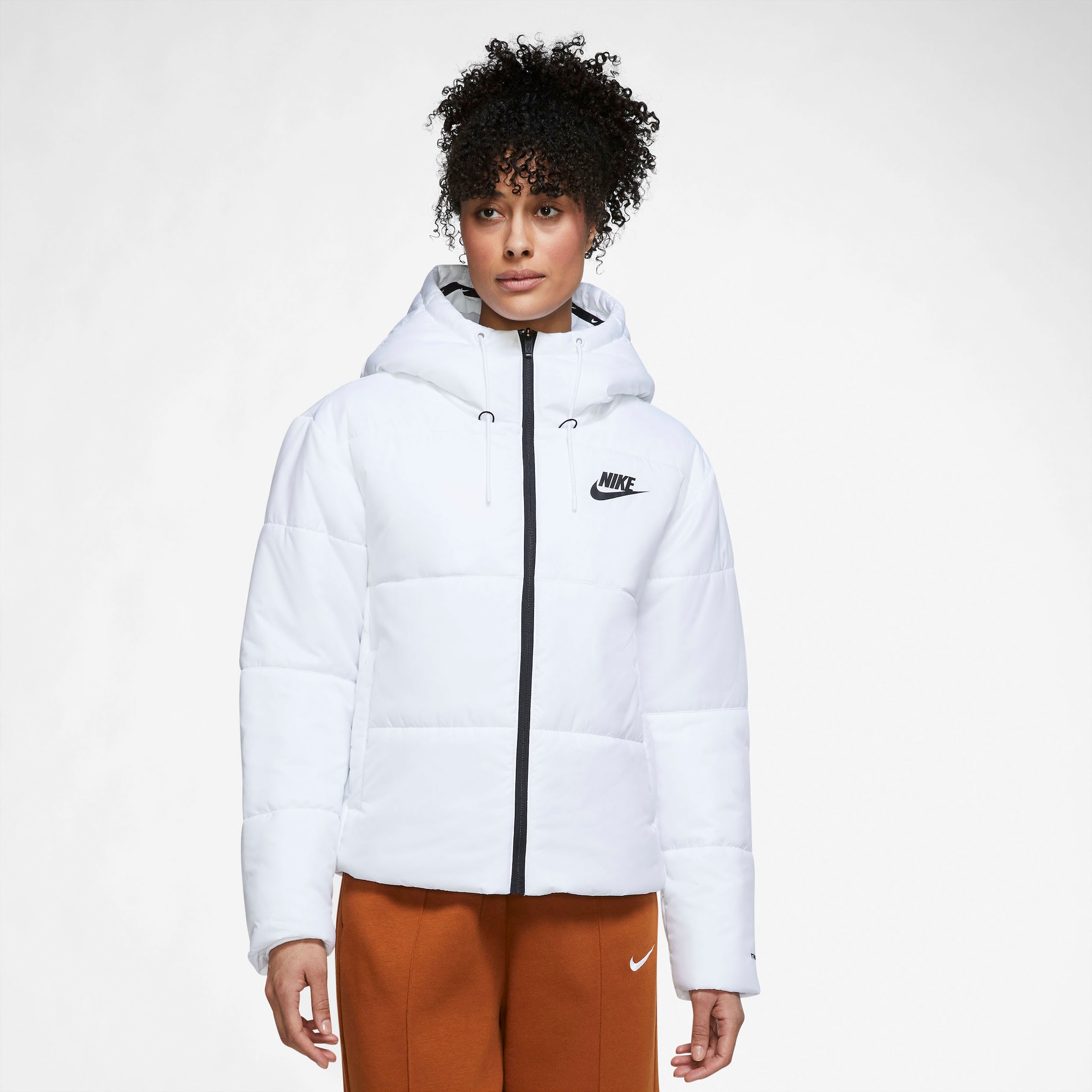 Finde Nike Sportswear Steppjacke »THERMA-FIT REPEL CLASSIC SERIES WOMANS  JACKET«, mit Kapuze auf