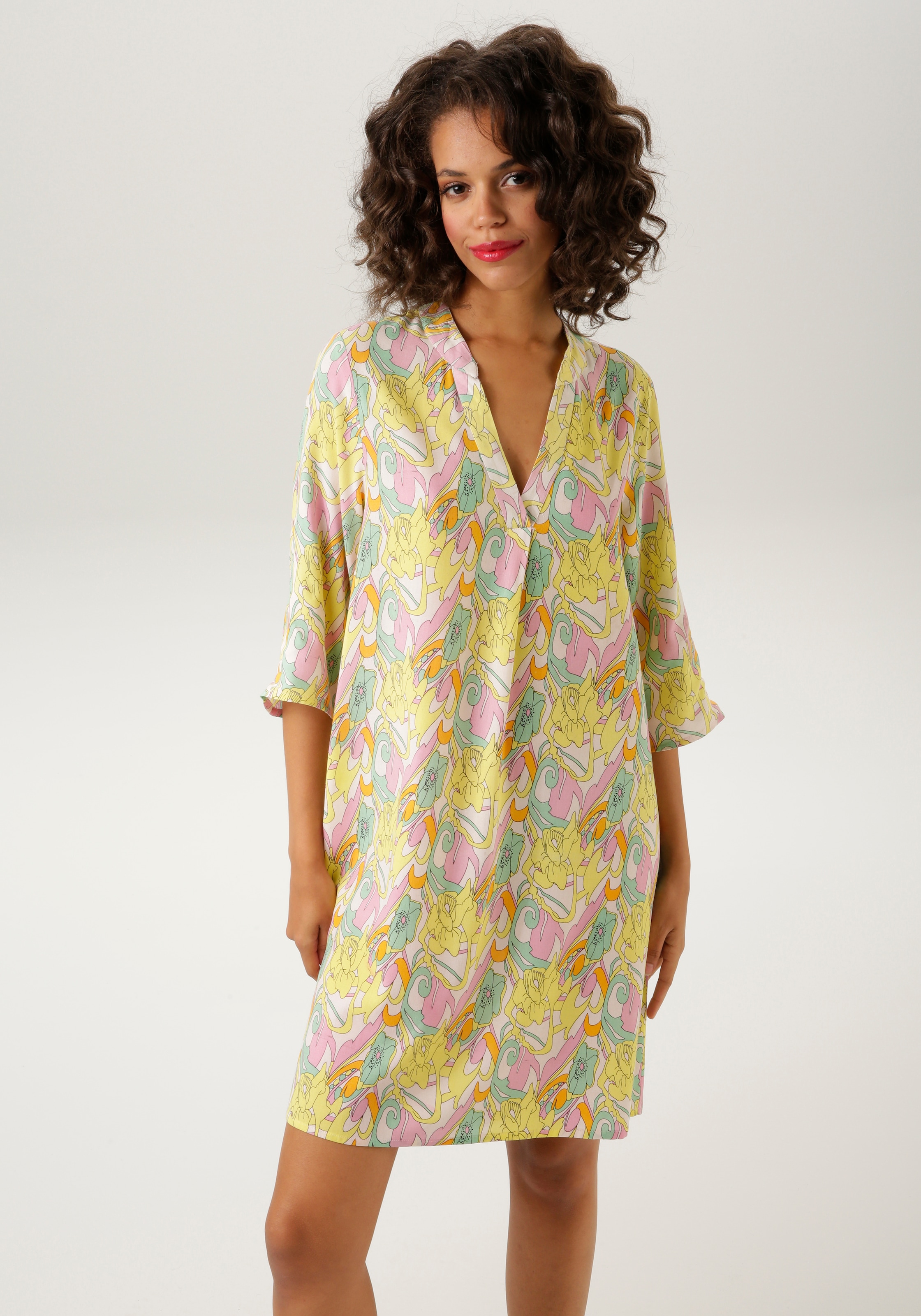 Aniston CASUAL Sommerkleid, mit pastellfarbenen, graphischen Blumendruck - NEUE KOLLEKTION