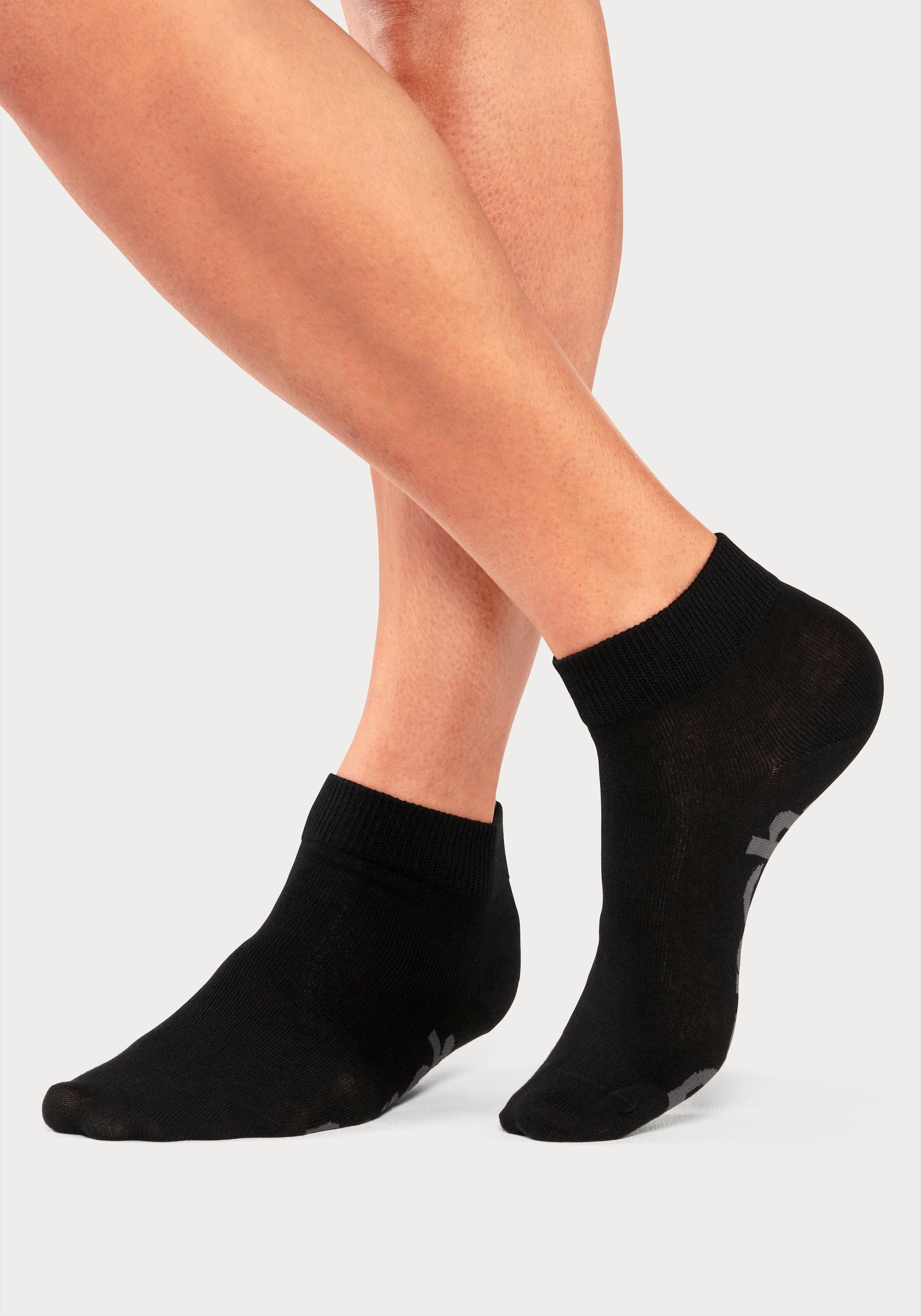 Bench. Kurzsocken, (Federtasche, 7 Paar), in ansprechendem Mäppchen mit Reissverschluss