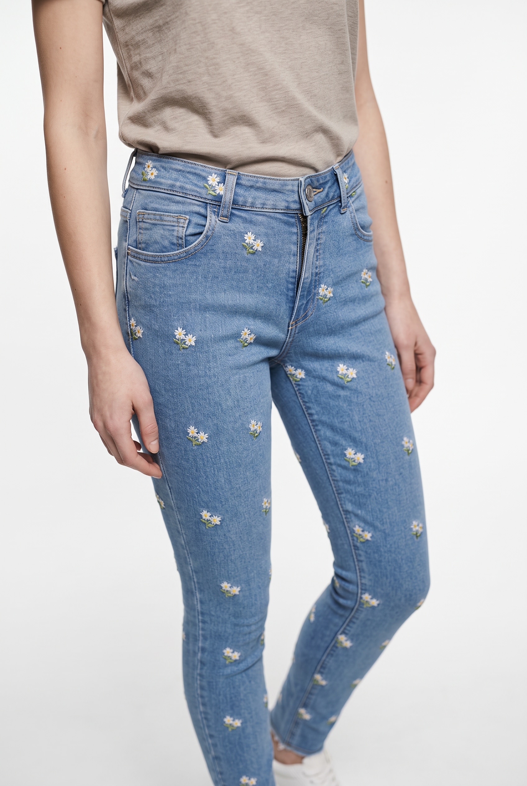 ONLY Jeans skinny »ONLHUSH MW EMB RW ANK SKINNY DNM« mélange de coton, coupe slim, broderie intégrale, ourlet ouvert
