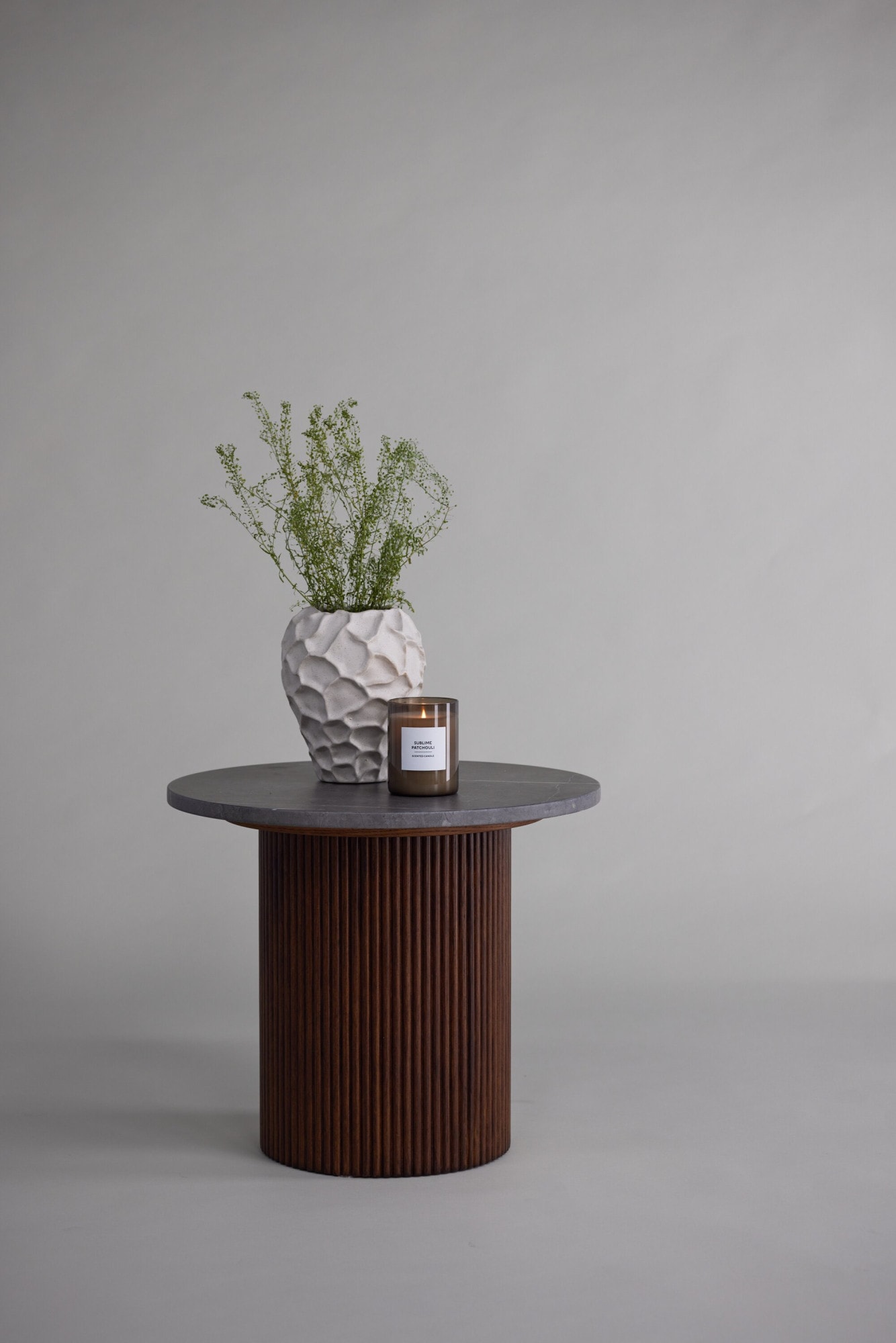 Image of Venture Home Beistelltisch "Härön, runder Beistelltisch in Marmoroptik mit Walnuss-Beinen, Ø 52 cm" Ablagetisch, Eschenholz, rund, kompakt, anspruchsvoll, edel