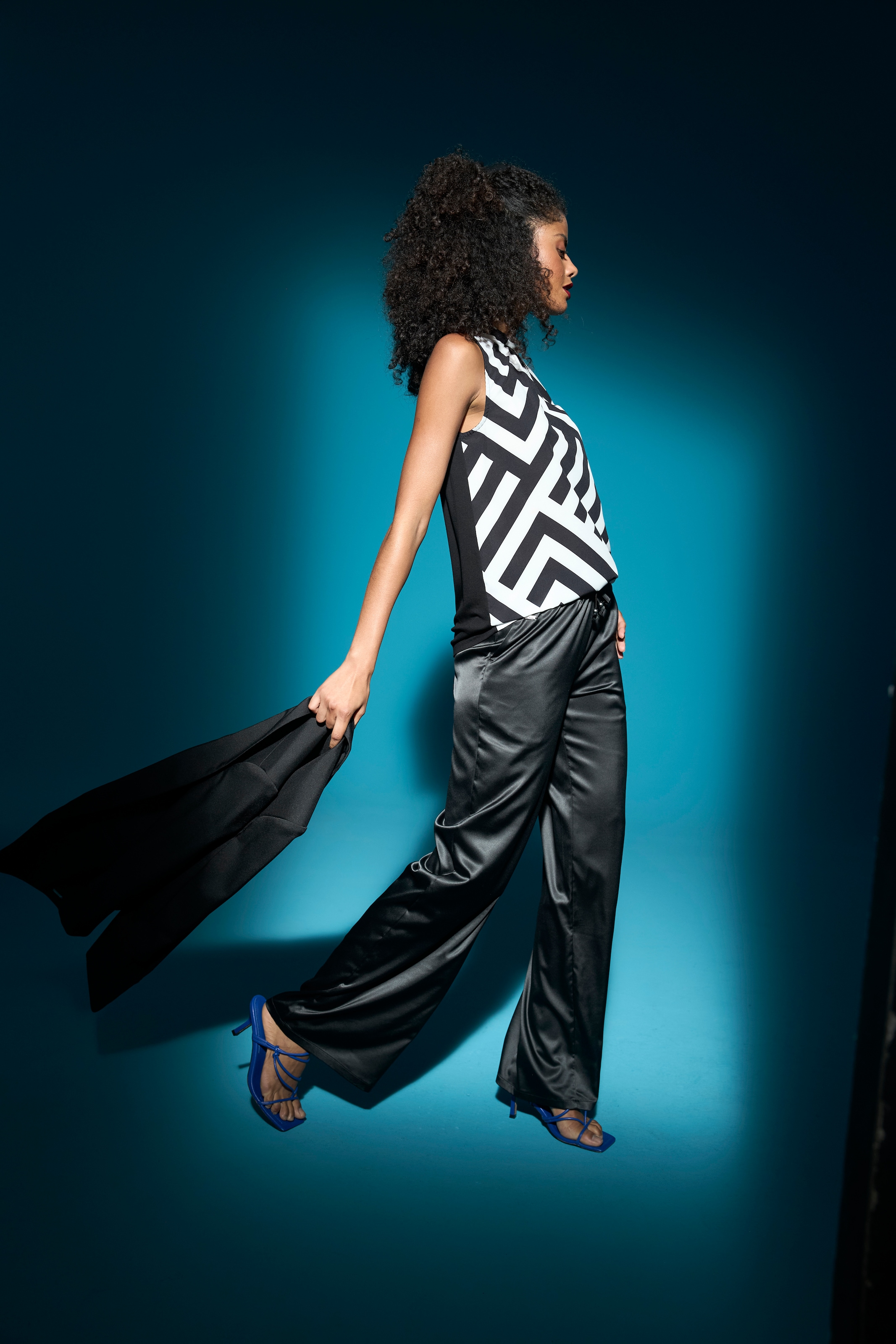 Laura Scott Top chemisier mit geblümtem Muster, mit Stehkragen, elastisches Material