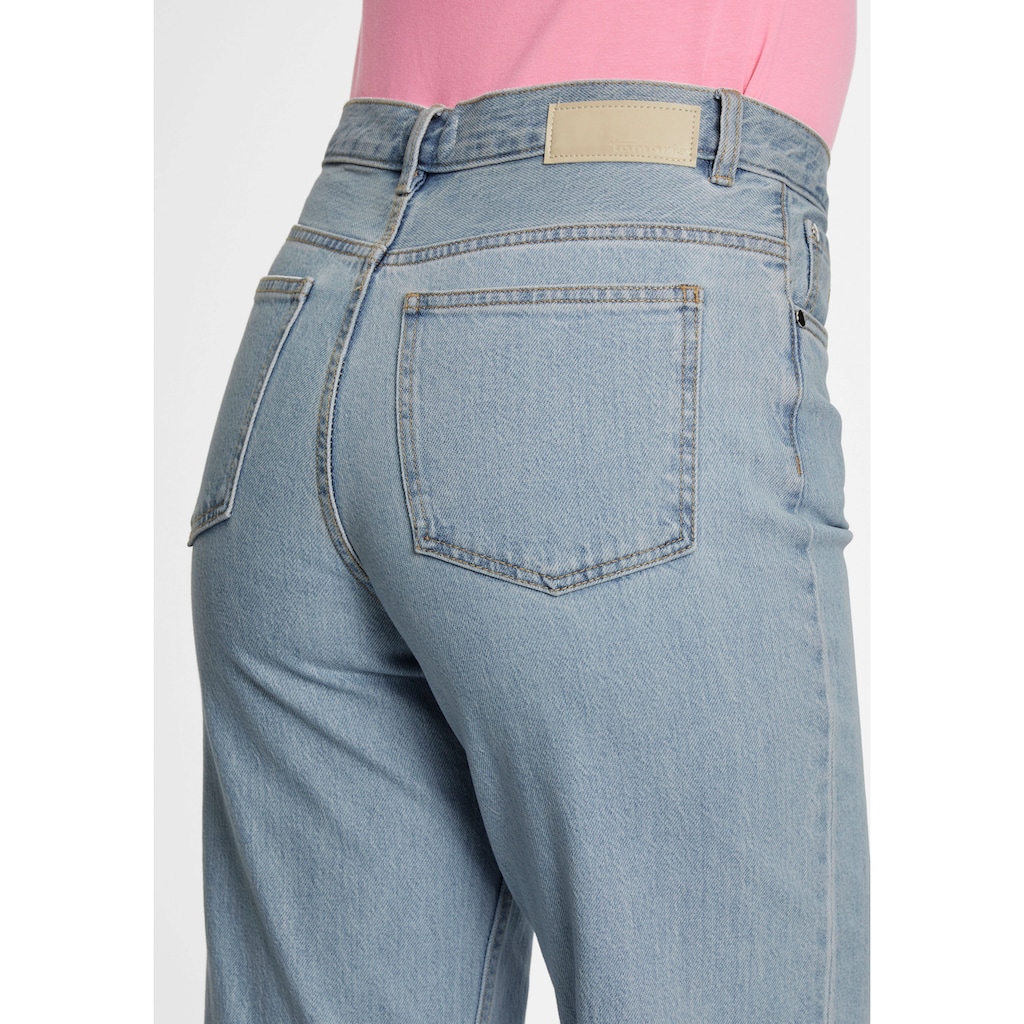 Tamaris Straight-Jeans, mit Logo-Badge - NEUE KOLLEKTION