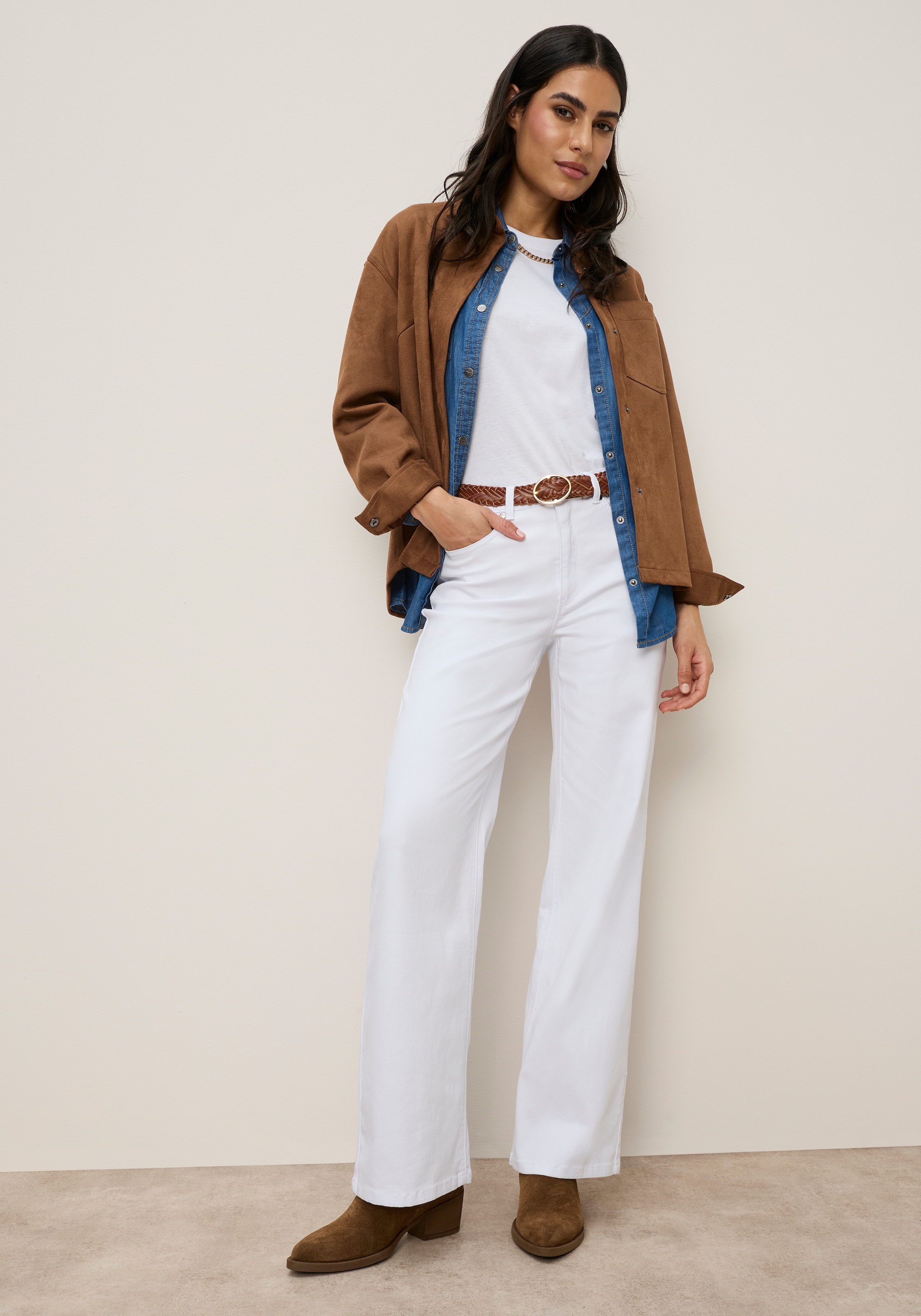 Tamaris Veste en imitation cuir »aus weichem Veloursleder-Imitat« Longueur couvrant les hanches, avec patte de boutonnage