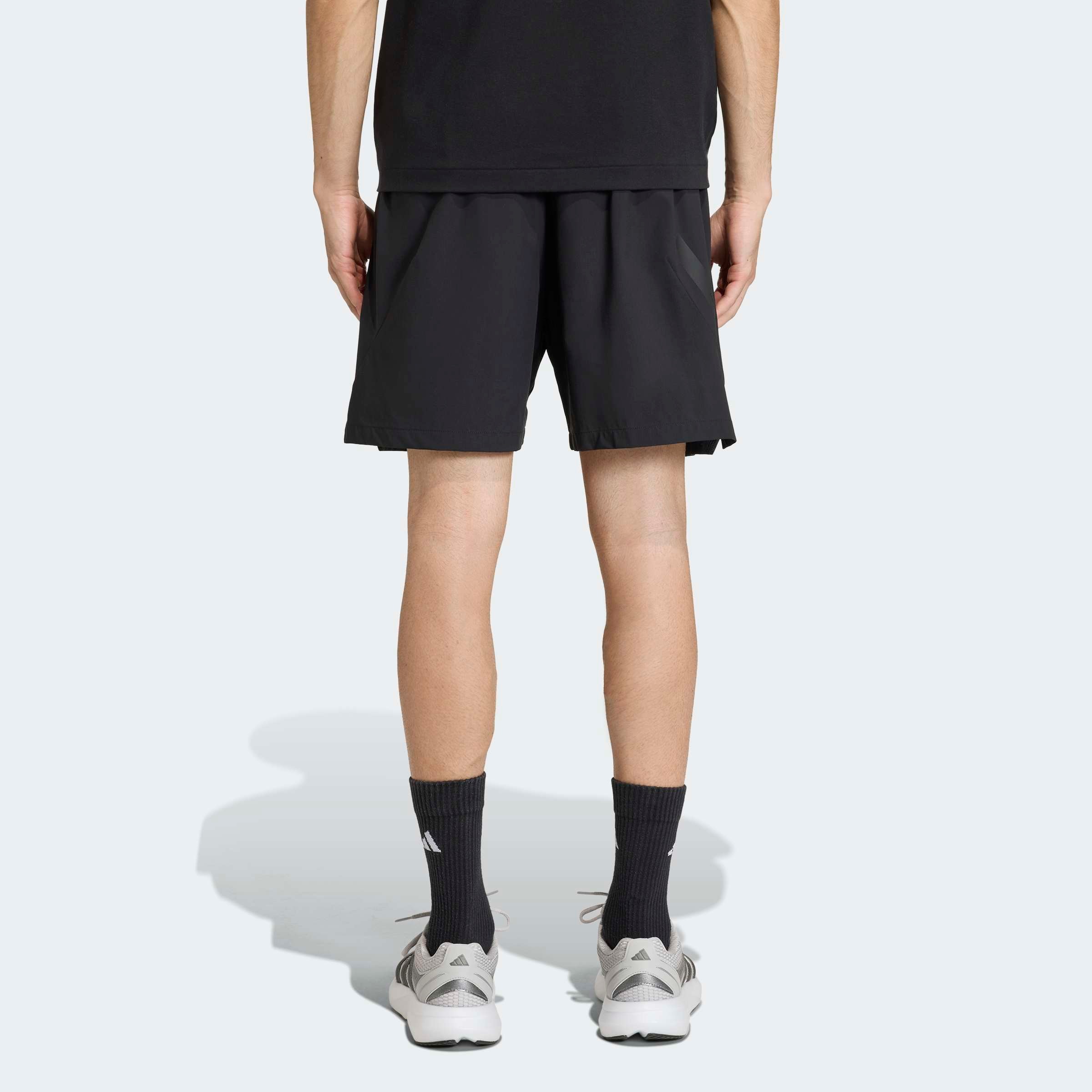 adidas Sportswear Shorts »ADIDAS Z.N.E. GEWEBT«  mit lässigem Schnitt, aus Kunstfaser, normal-weite Form