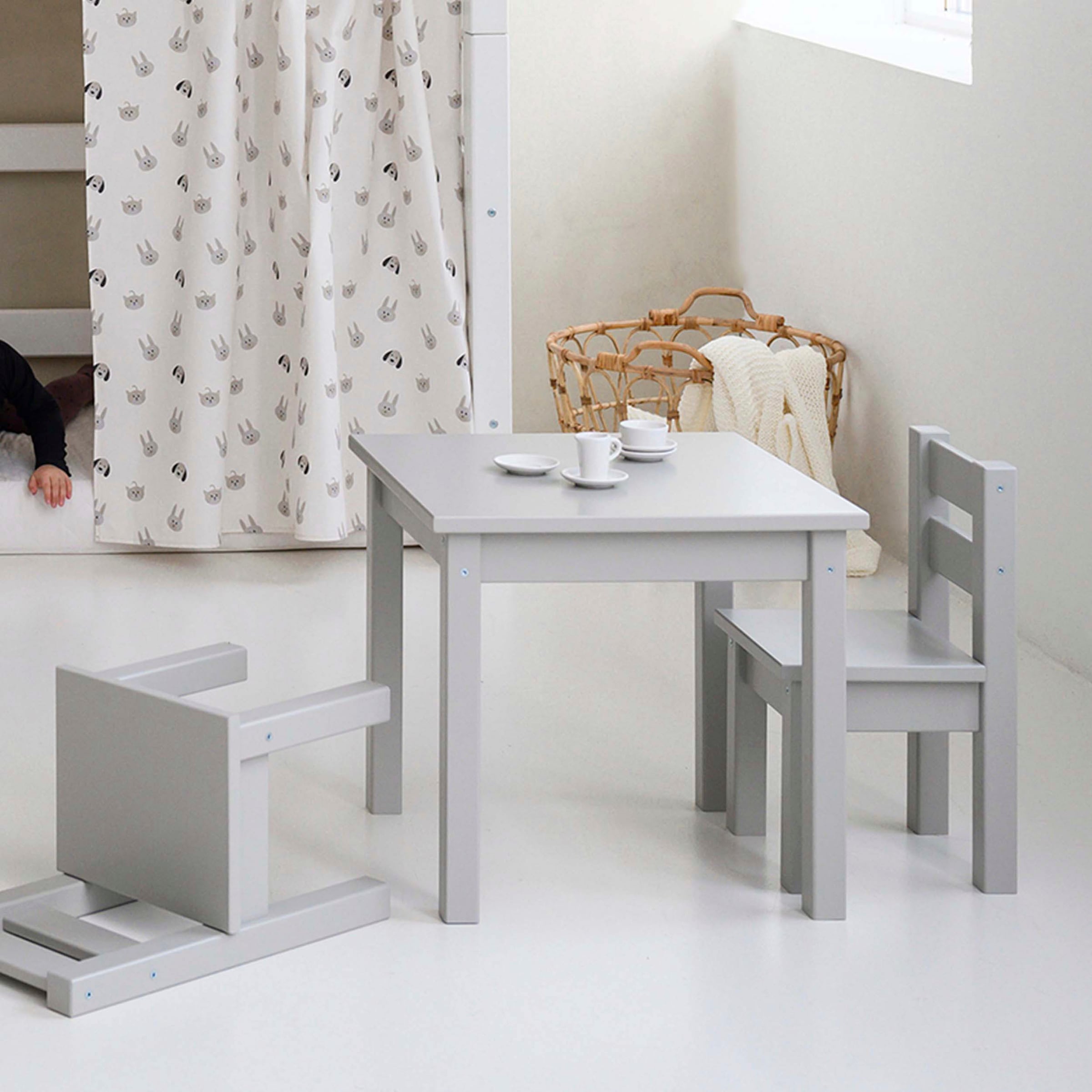 Hoppekids Kindersitzgruppe »MADS Kindersitzgruppe«, (Set, 3 tlg., 1 Tisch, 2 Stühle), in vielen Farben, mit zwei Stühlen
