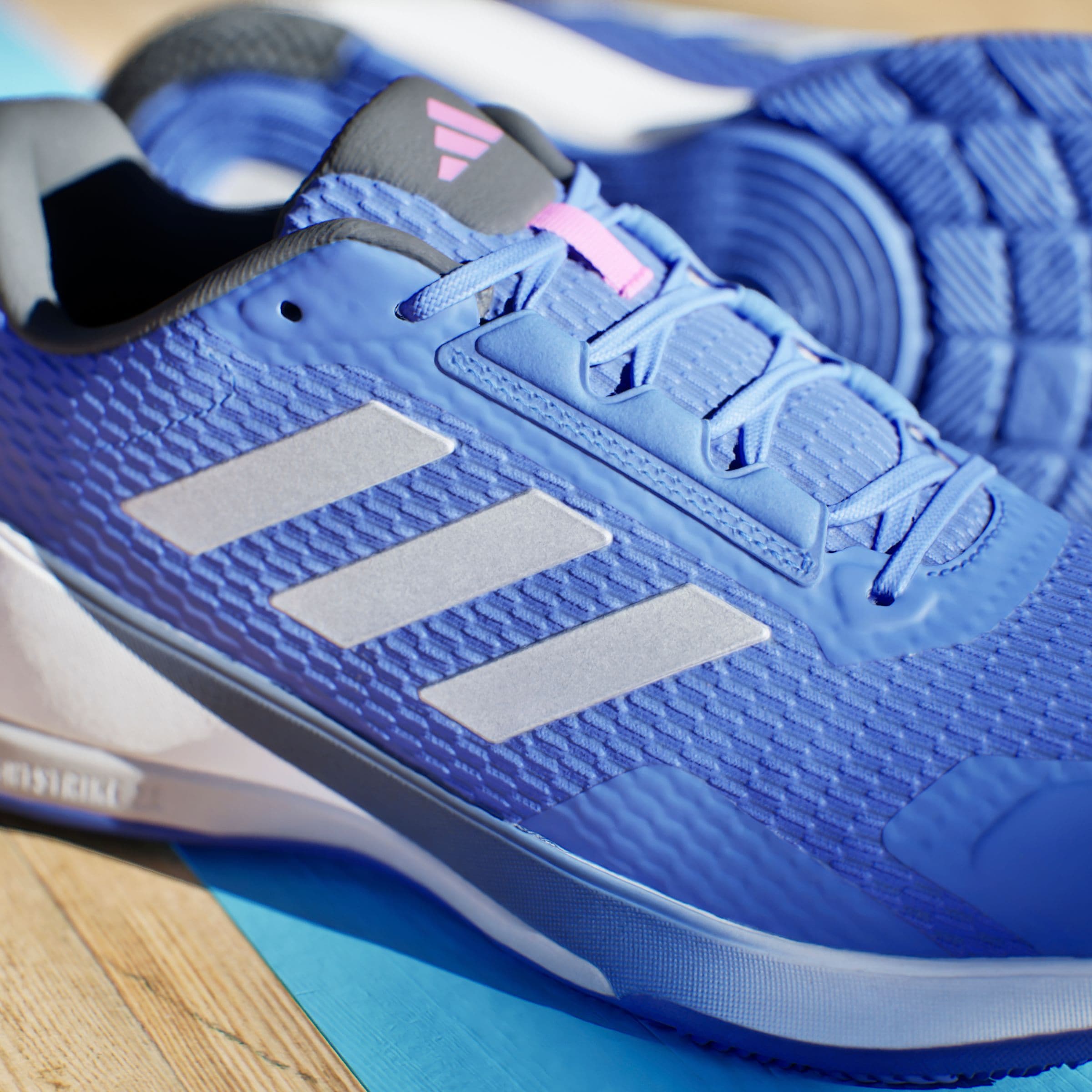 adidas Performance Hallenschuh »NOVAFLIGHT 2 INDOOR«, besonders geeignet für Handball und Volleyball