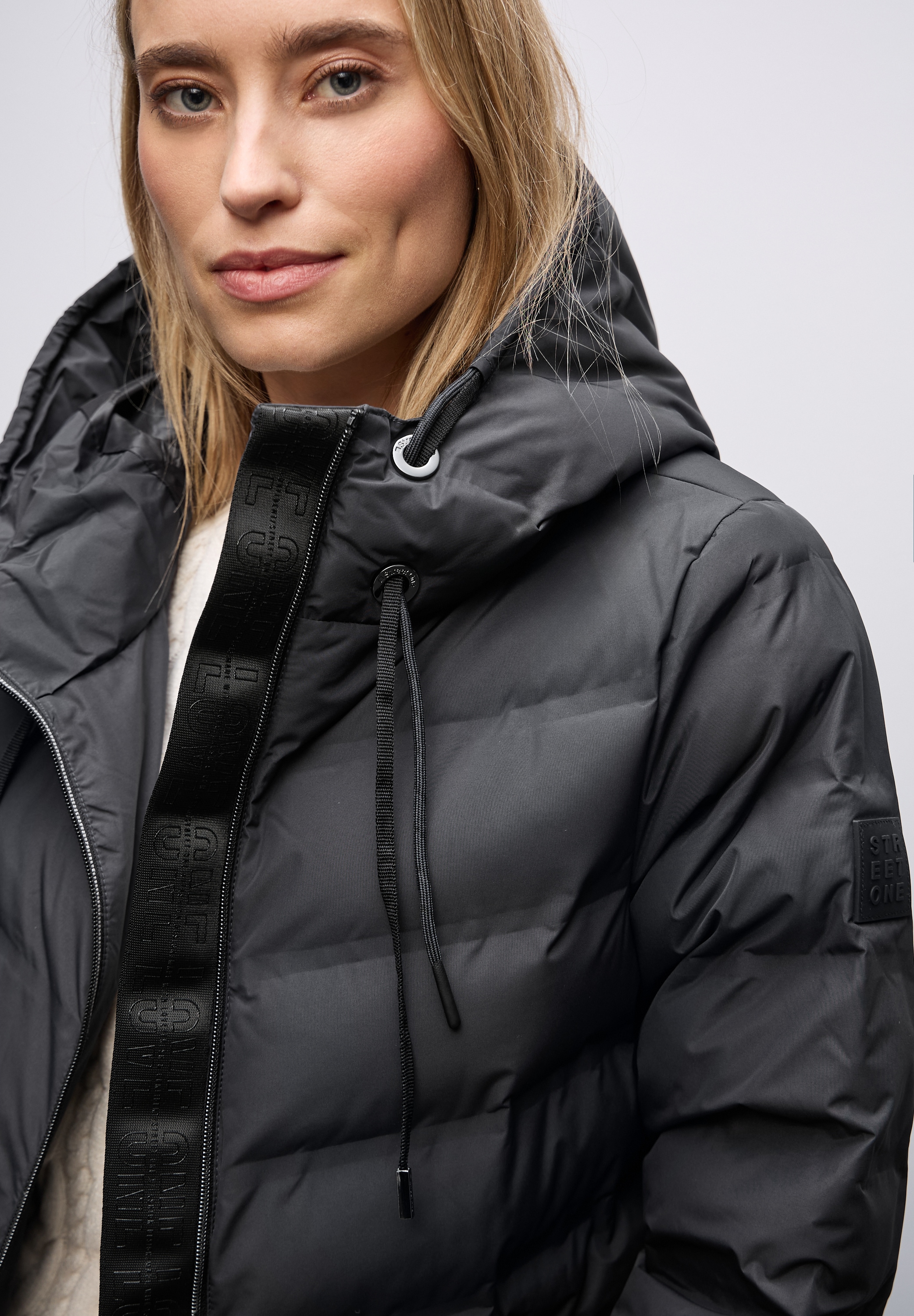 Image of STREET ONE Steppjacke mit Kapuze Damenmantel mit Kapuze und geklebten Nähten
