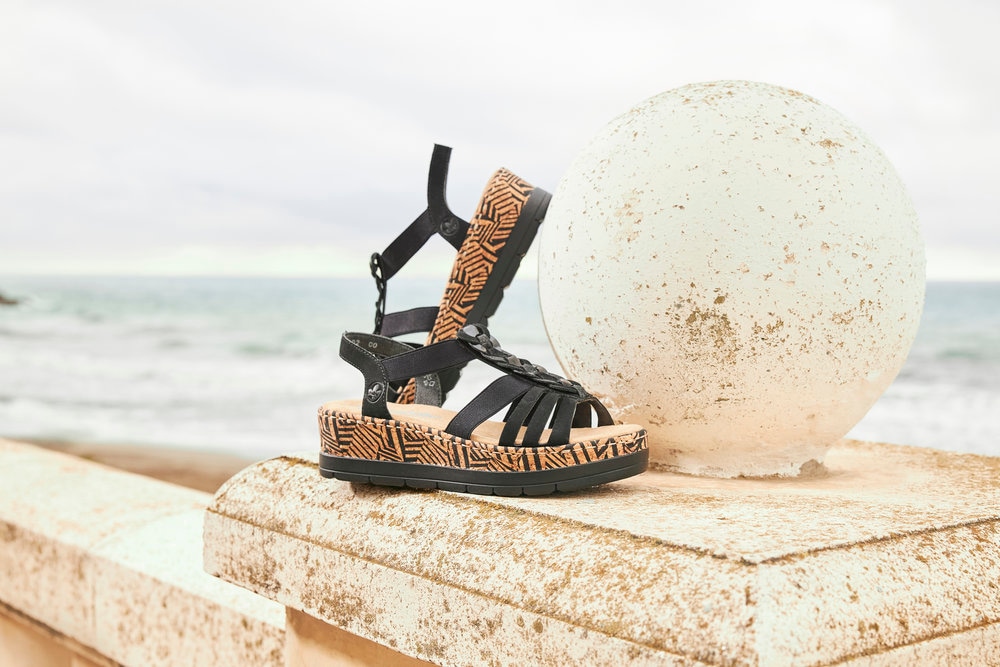 Rieker Plateausandaletten  Sommerschuh, Urlaubschuh, Sandalette mit dekorativem Schmuckelement