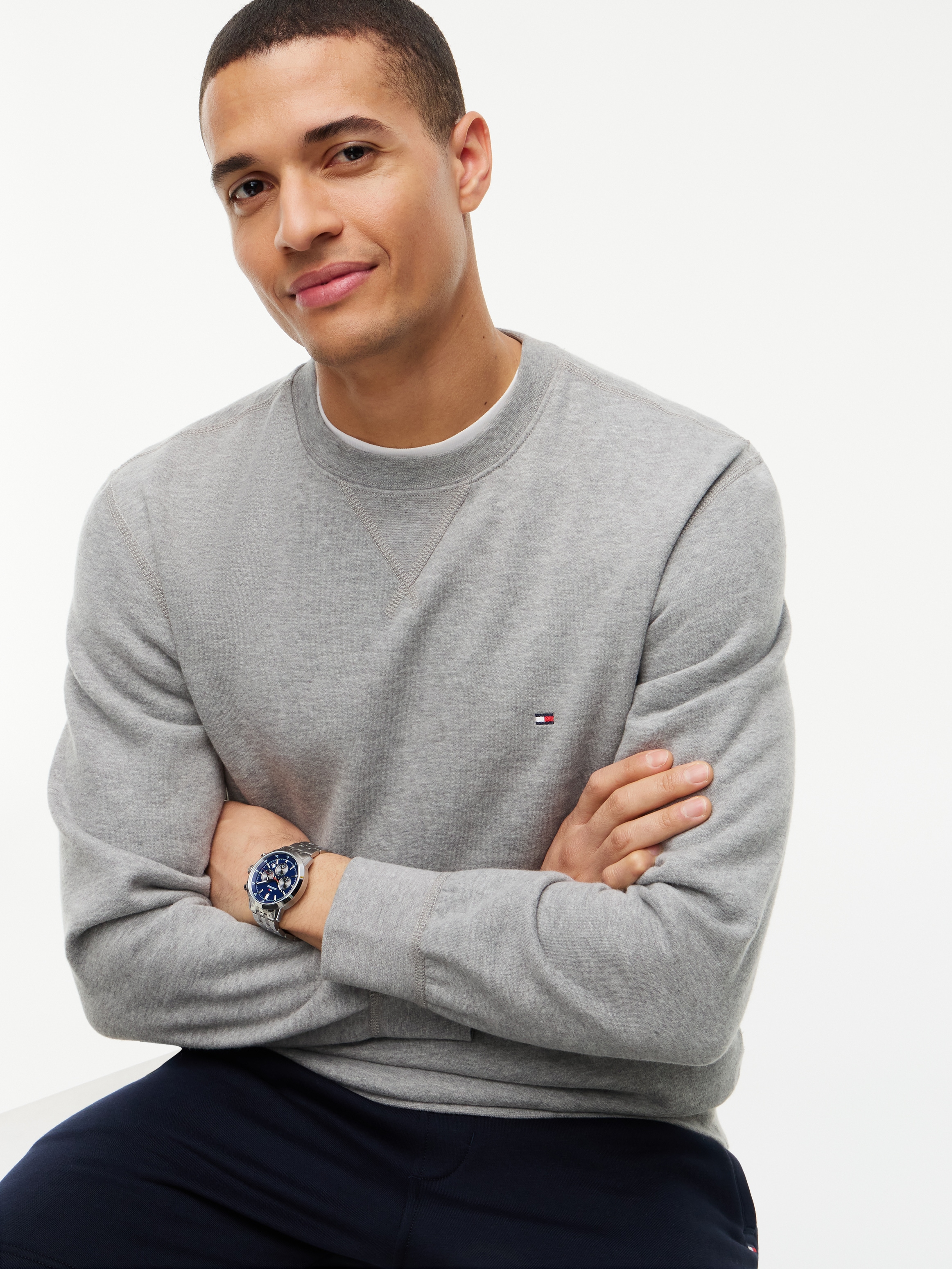 Tommy Hilfiger Sweat-shirt »ESSENTIAL FLEECE CREWNECK«, avec broderie logo Tommy Hilfiger, coupe régulière
