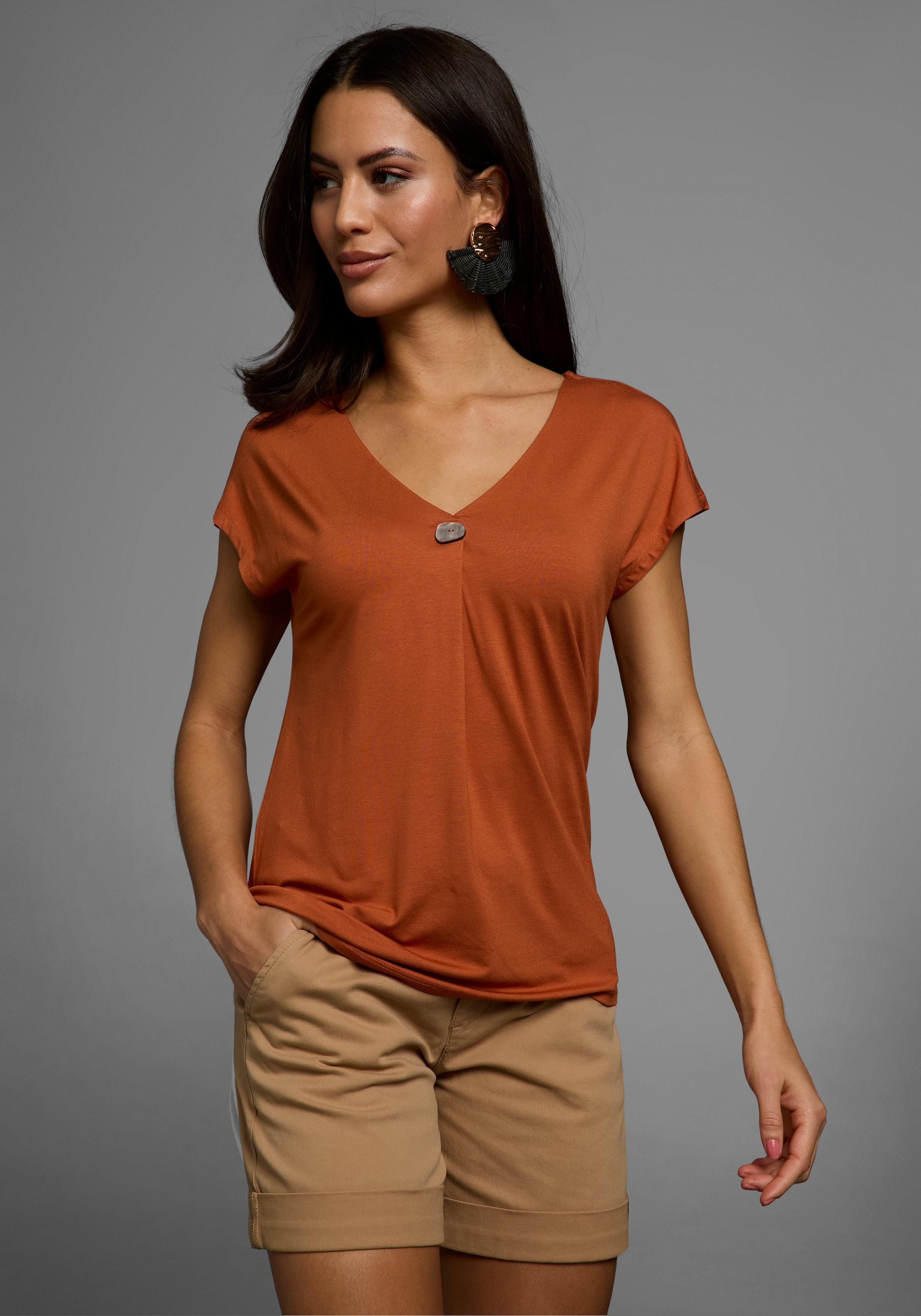 Image of Laura Scott Kurzarmshirt mit schmückendem Knopf in Perlmutt-Optik