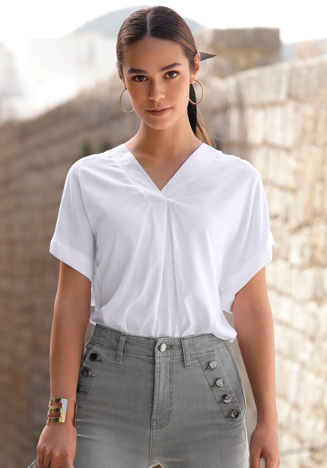 Image of Vivance by Lascana Kurzarmbluse "mit V-Ausschnitt und lockerer Passform" Damenbluse mit kurzen Ärmeln, schlichtes Blusenshirt, Basic, casual