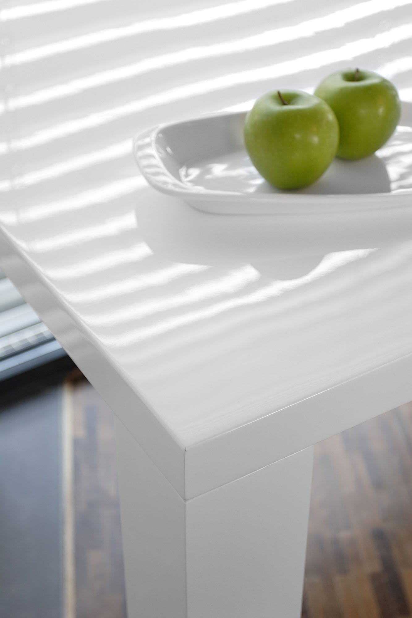 SalesFever Esstisch »Esbjerg - Stilvoller Tisch« Eleganter Hochglanz für anspruchsvolle Ästhetik