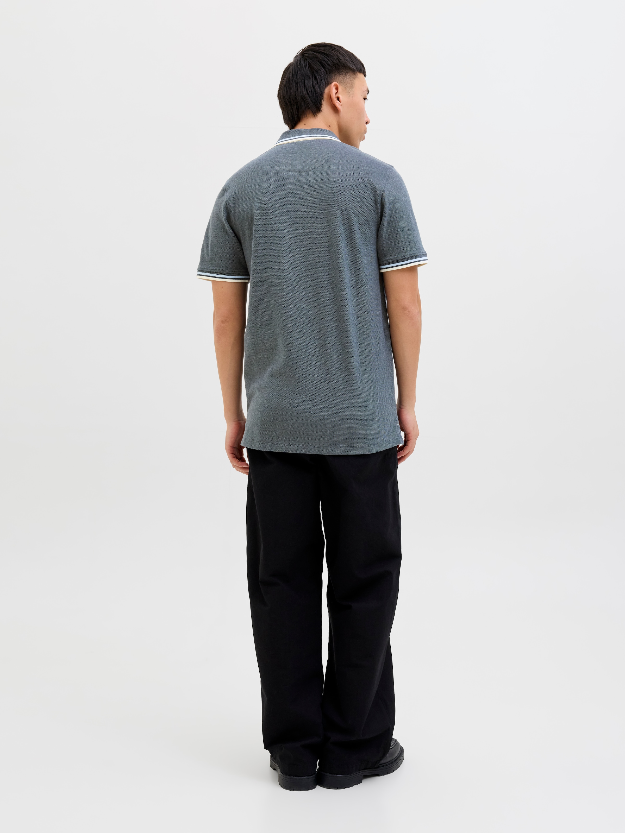 Jack & Jones Poloshirt »JJEPAULOS  Poloshirt mit klassischem Kragen und figurbetonter Form« Logostickerei, modisch, schmal, Baumwolle, Polokragen