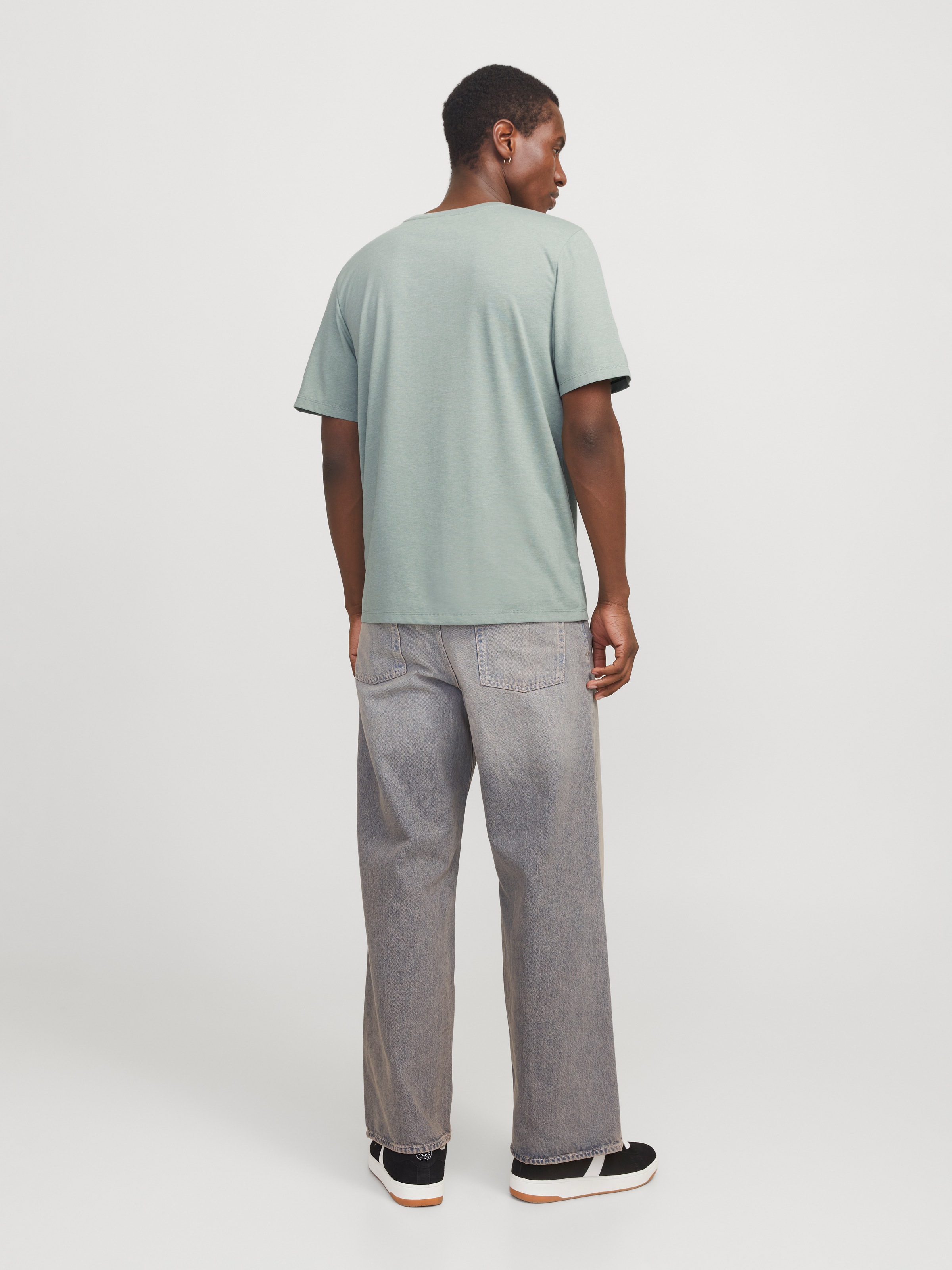 Jack & Jones Rundhalsshirt »JJELOGO TEE SS O-NECK 2 COL SS25 SN«, mit Logo Print