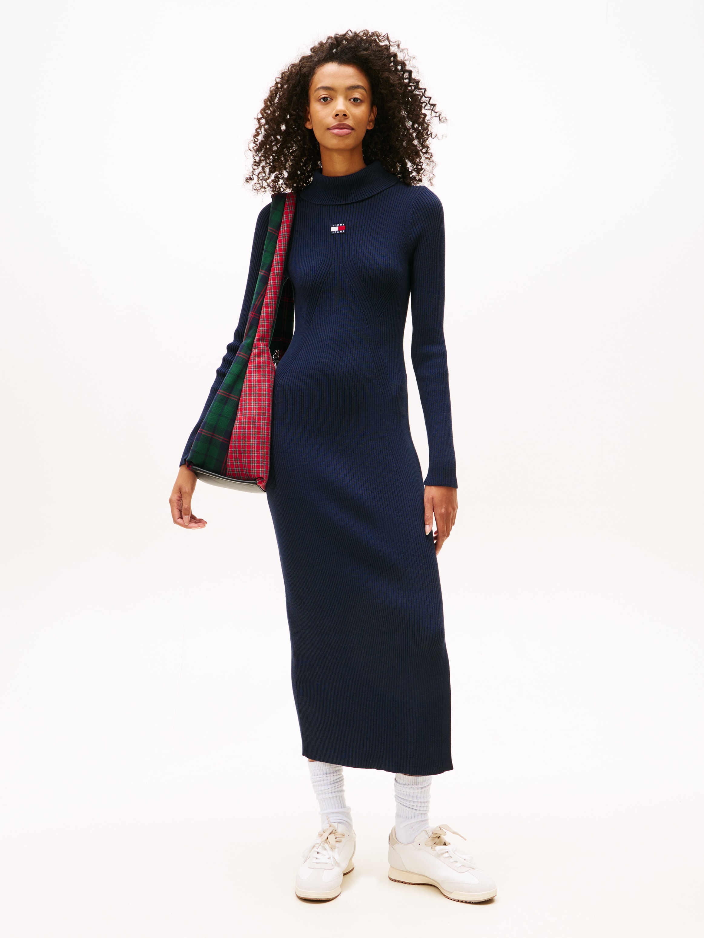 Image of Tommy Jeans Maxikleid "TJW MAXI BADGE SWEATER DRESS EXT"