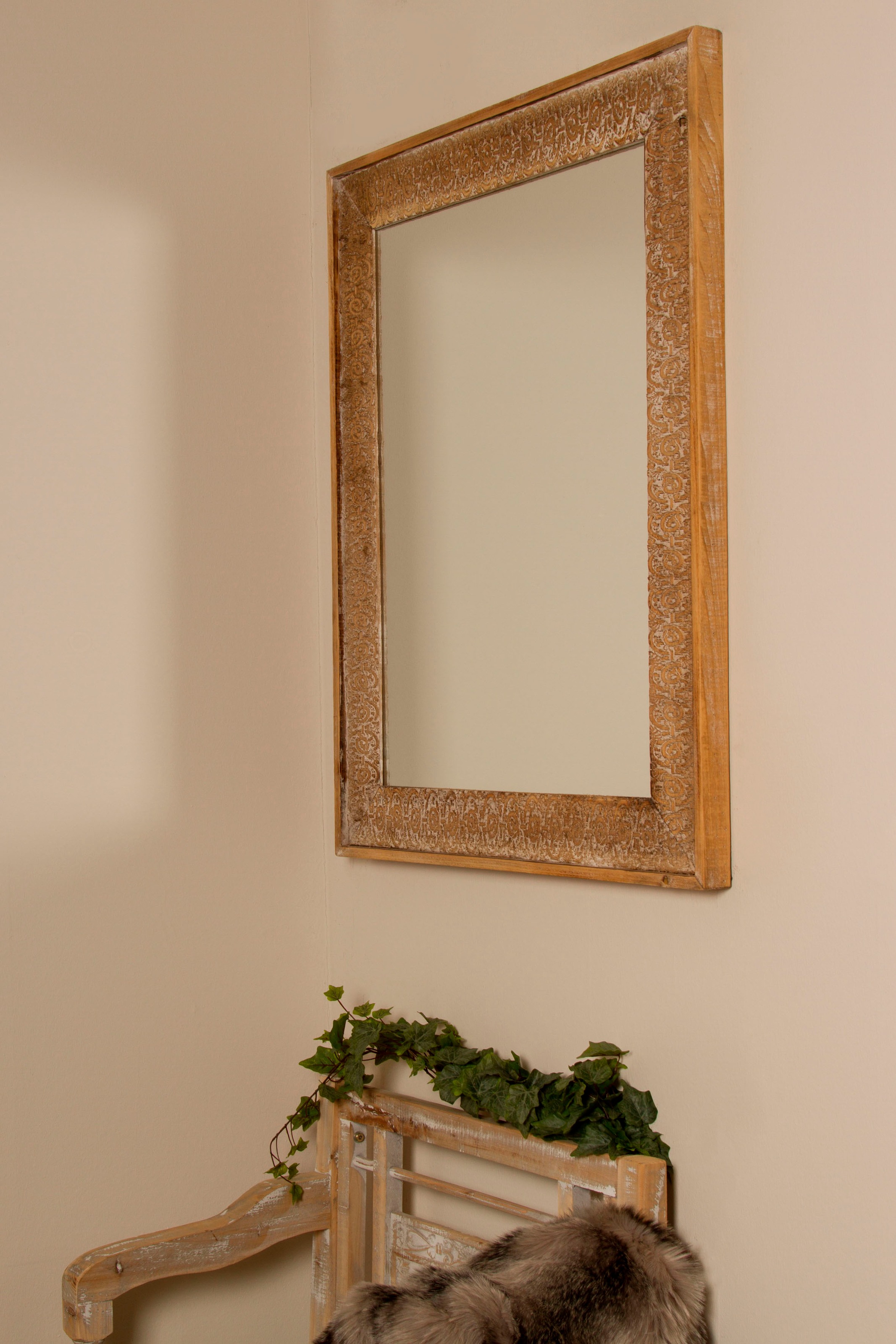 Image of Myflair Möbel & Accessoires Wandspiegel »Marit«, (1 St.), rechteckig, verzierter Rahmen aus Holz, Vintage Optik bei Ackermann Versand Schweiz