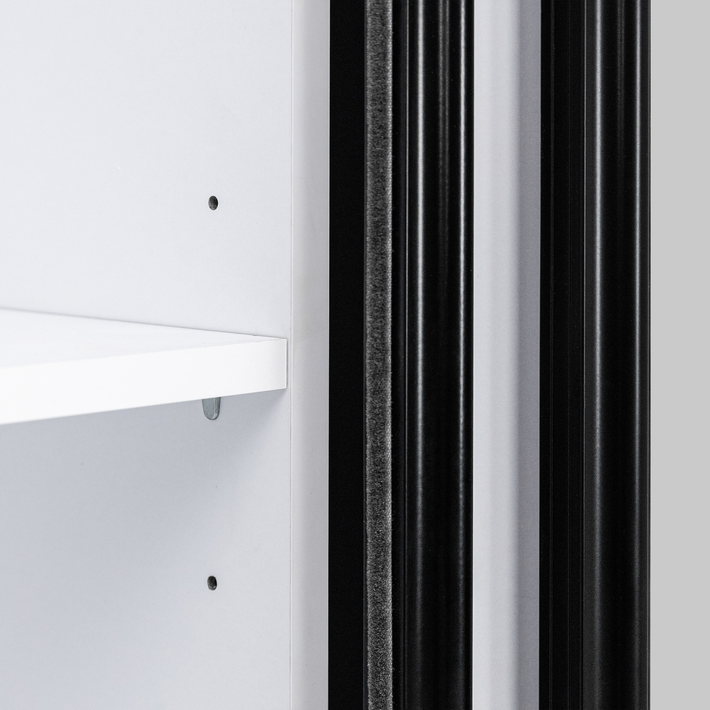 GOODproduct Schwebetürenschrank »Tonara Schrank, Kleiderschrank 2,00m Breite, Schiebetürenschrank« Schrank mit leichtgängiger Schiebetür, in 4 Farben , Top Ausstattung,  inklusive Spiegeltür, 2 Kleiderstangen, 4 Schubkastenauszügen
