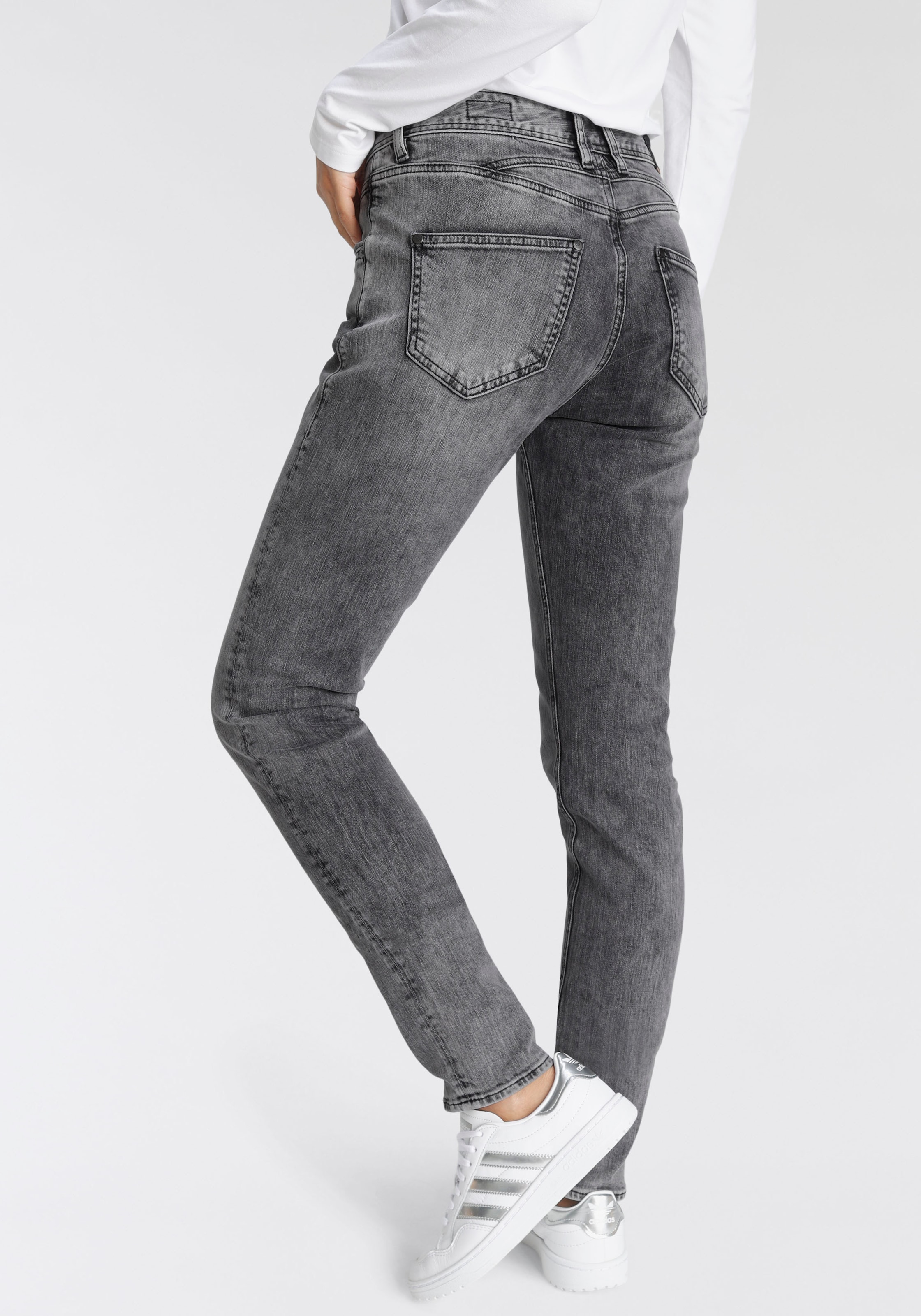 Herrlicher Slim-fit-Jeans »PEPPY SLIM RECYCLED DENIM«, Normal Waist Recycled Polyester