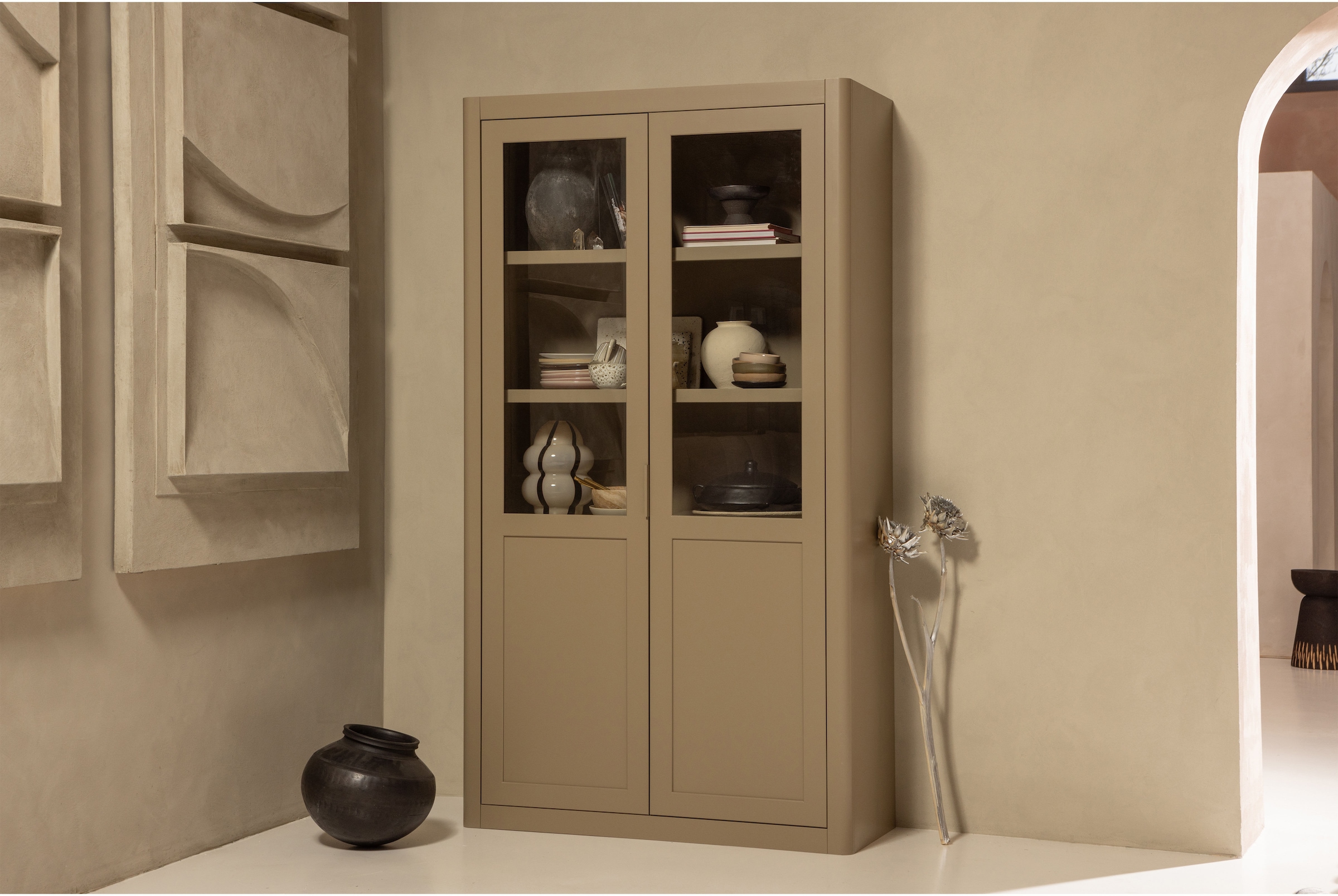 WOOOD Vitrine »Gunnar FSC®-Kiefernholz mit Glasstüren H 217 x B 120 x T 48 cm« Tragkraft 150 kg gesamt, wasserbasierter Schutzlack, Pfleigleicht