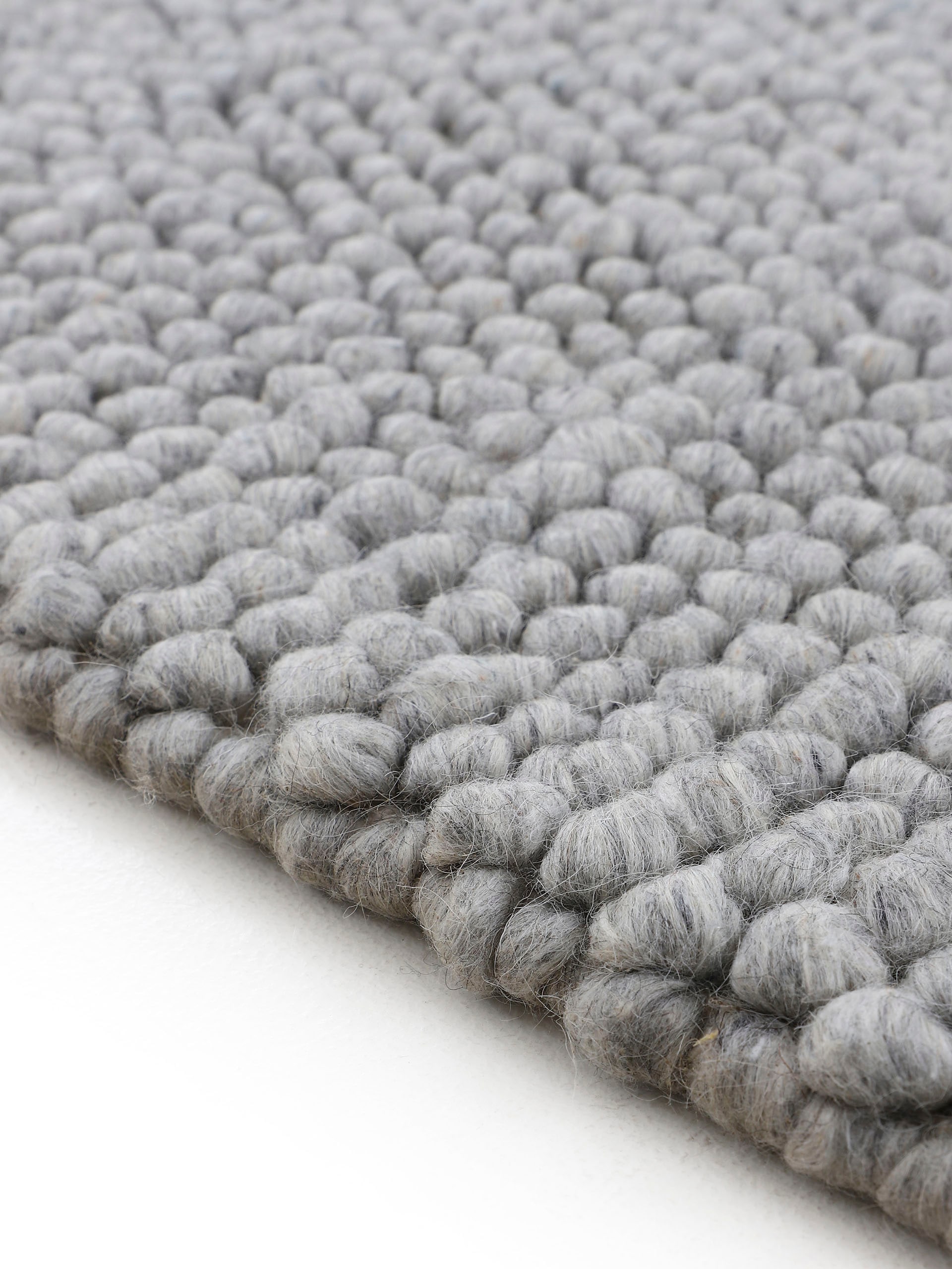 Gemütlicher Teppich in warmen Farben und strapazierfähiger Qualität