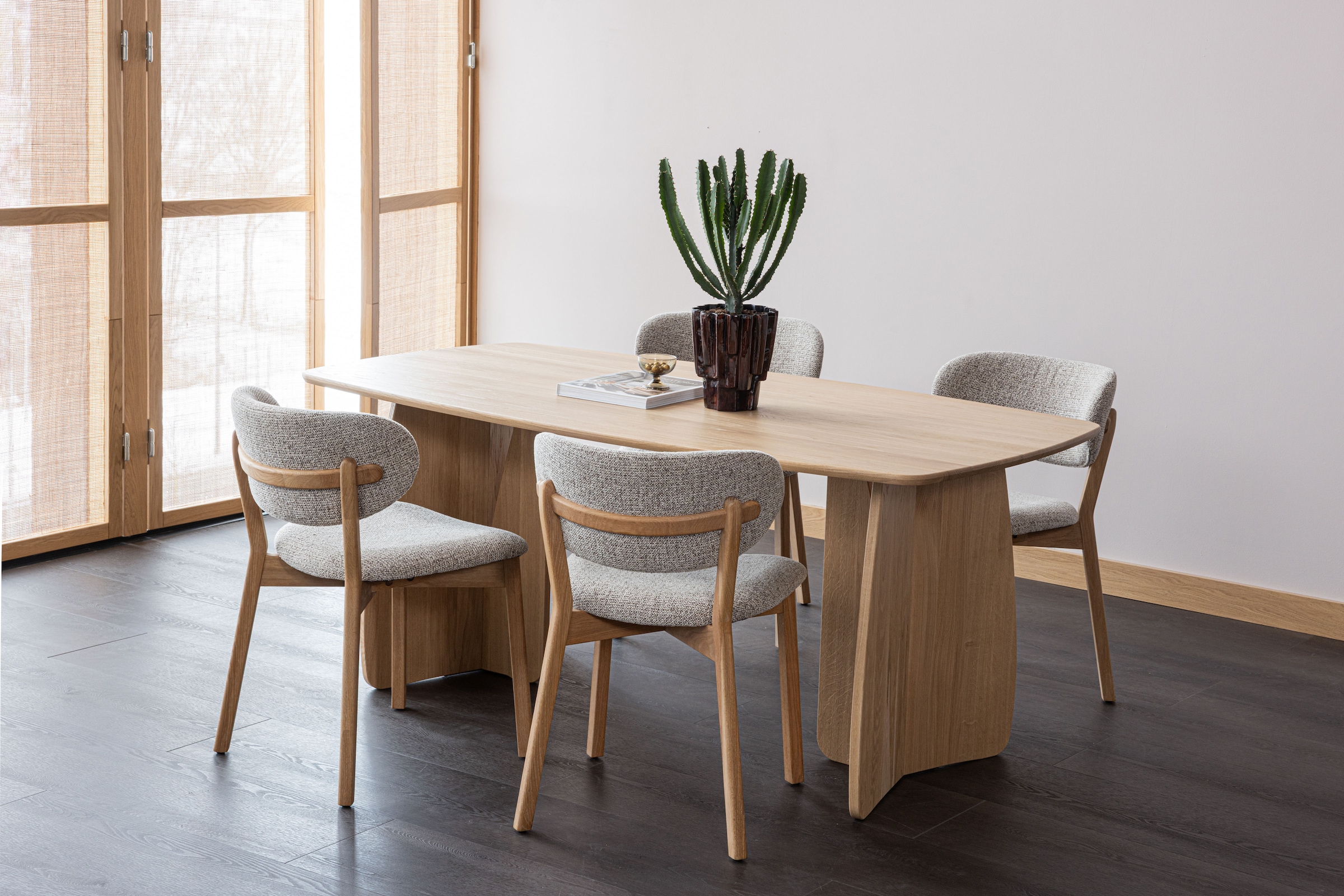 WOOOD Loungesessel »Udar mit Eichenholzgestell und More-Melange-Bezug, B68 x T75 x H76 cm« Sehr hohe Verschleissfestigkeit, Armlehnen integriert, Tragkraft 120 kg