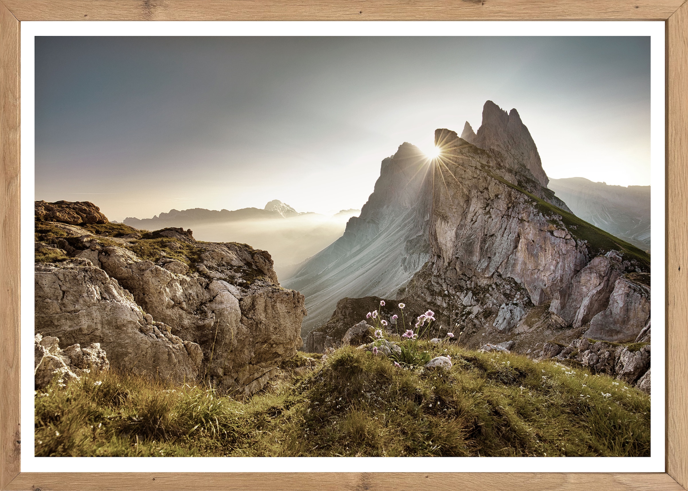Image of Bönninghoff Bild mit Rahmen "Wandbild gerahmt BERGE SONNENAUFGANG 50x70 cm – Landschaftsbild Alpen" Berge Blumen Felsen Natur Sonnenaufgang 1 Stk. tlg. mit dekorativem Rahmen