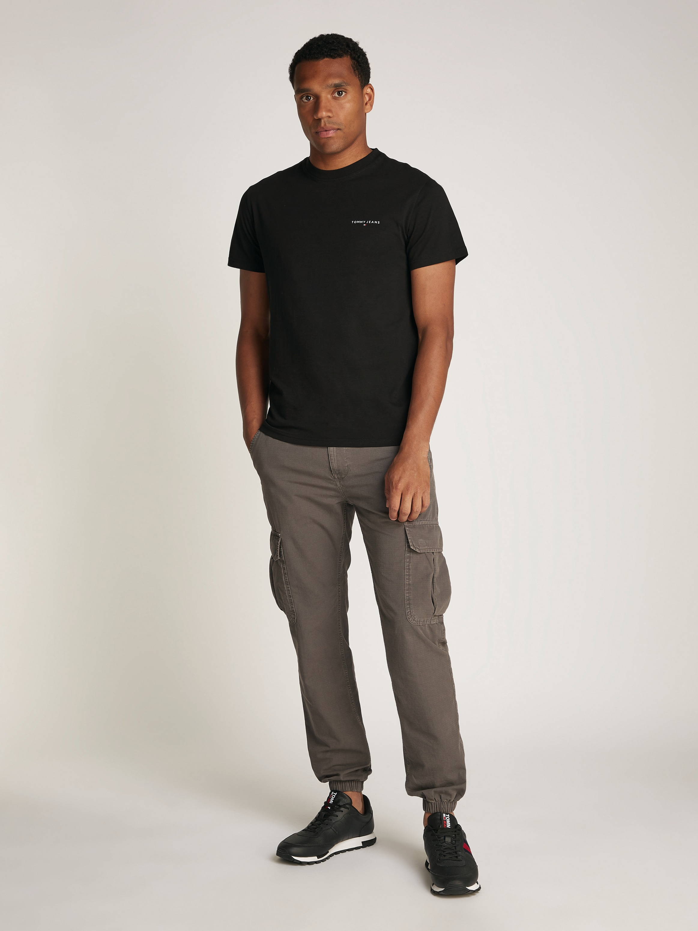 Tommy Jeans T-Shirt, (Packung, 2 tlg., 2er-Pack), mit dezentem Logo