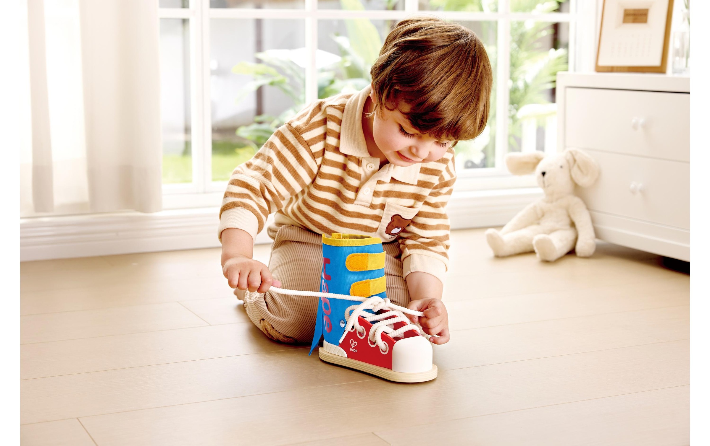 Hape Jouets éducatifs »Lacing Shoes«