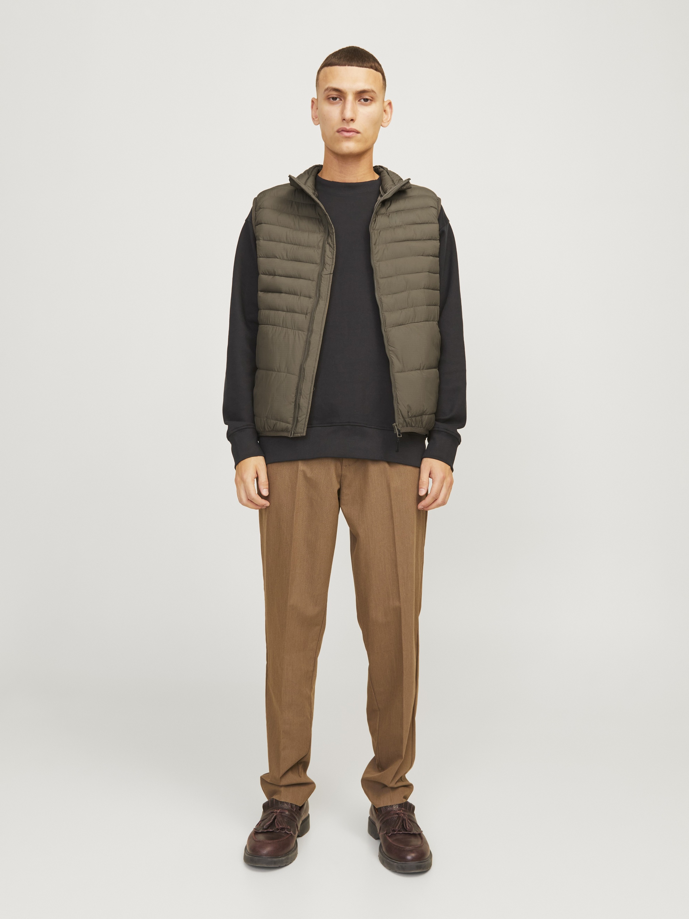 Jack & Jones Steppweste »JJESTATE  Praktische Weste mit Beutel, ideal für unterwegs« unifarben, modisch, regular fit, Polyester