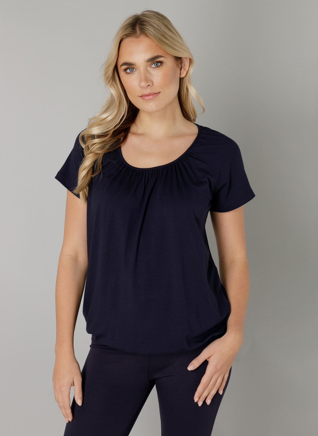 Image of Base Level T-Shirt "Yona" mit Raffung am Rundhalsausschnitt