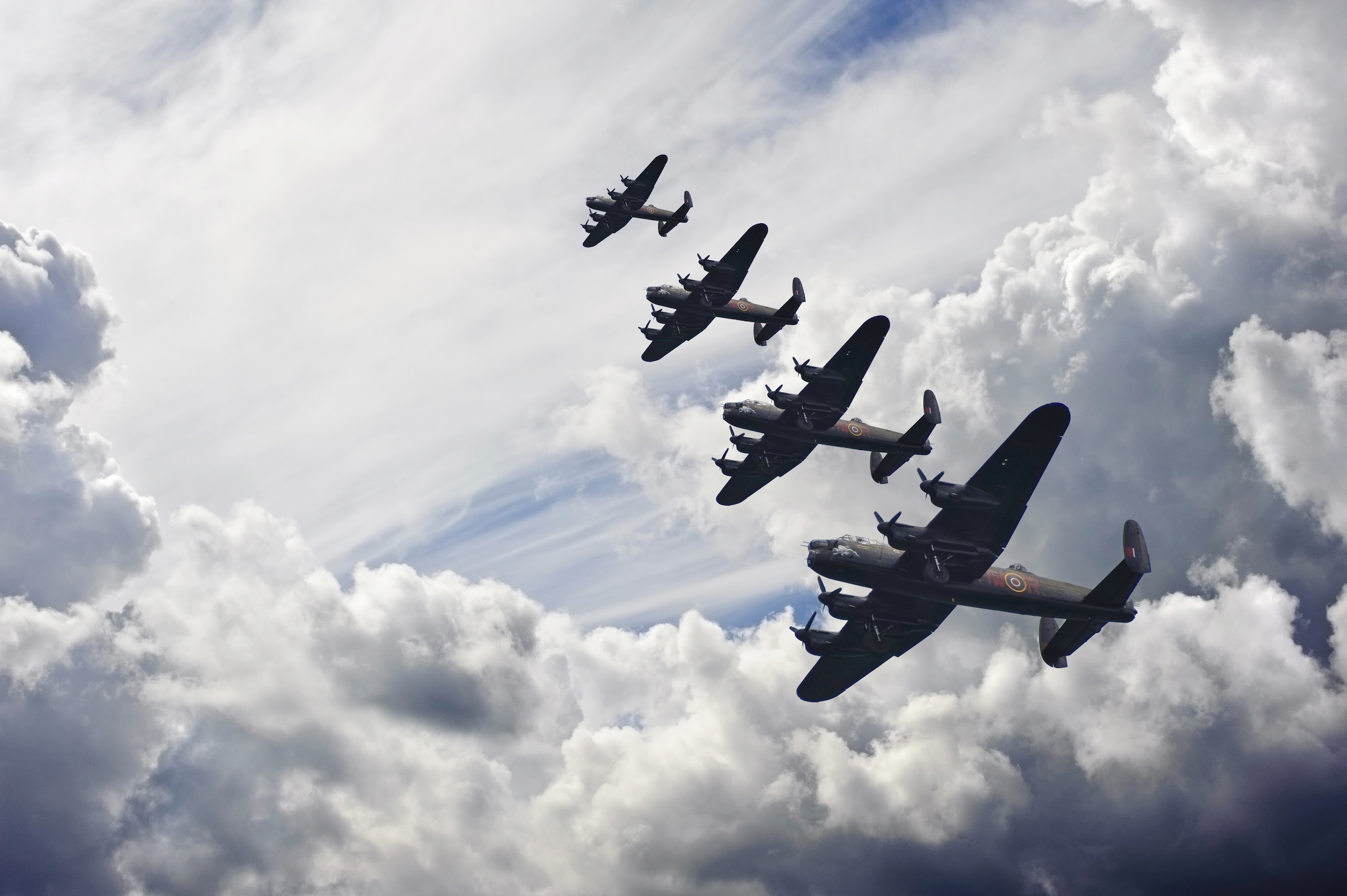 Image of Papermoon Fototapete "VINTAGE FLUGZEUGE-LANCASTER FLUGZEUG WOLKEN HIMMEL XXL"