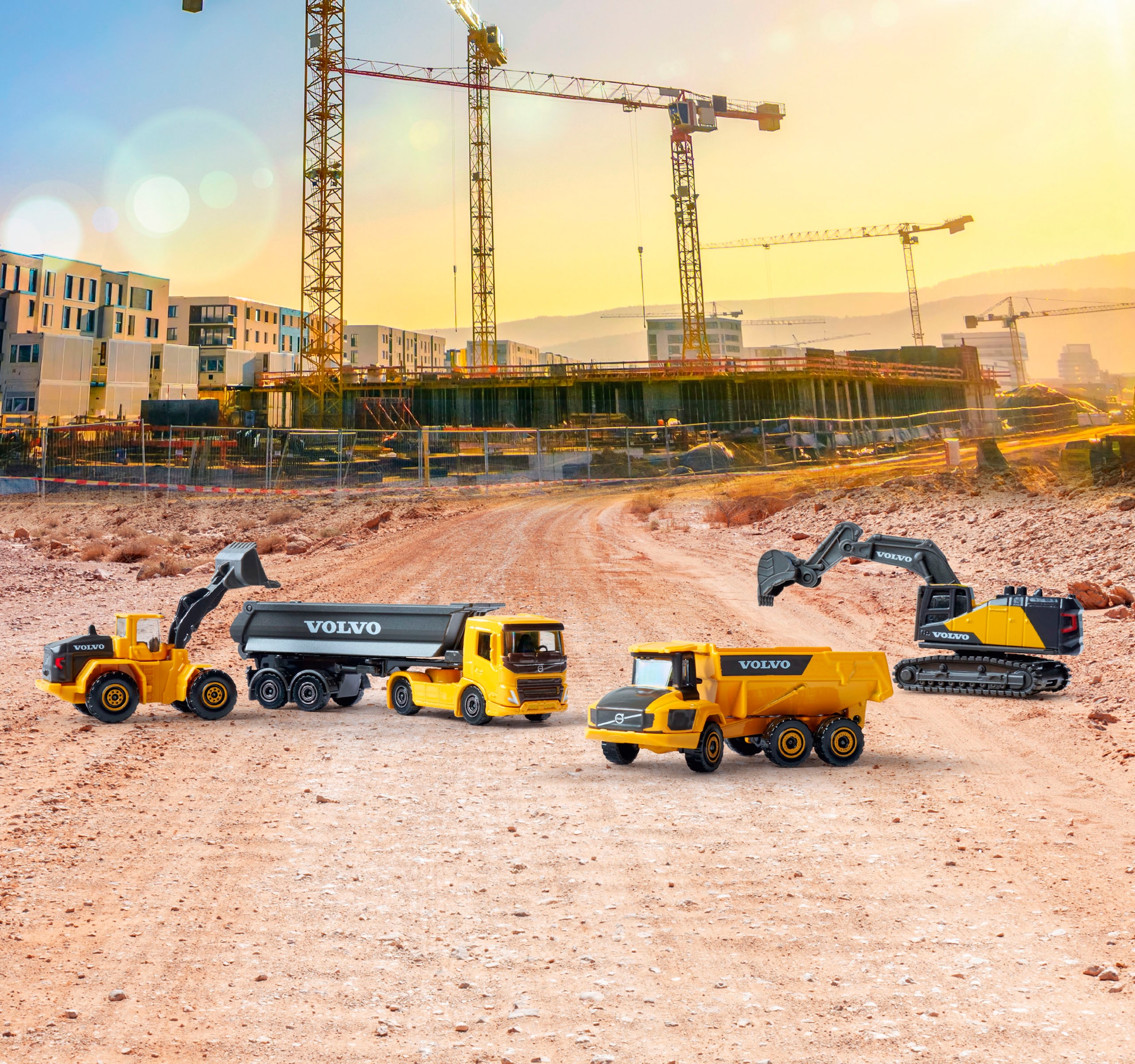 majORETTE Spielzeug-LKW »Volvo Geschenkset - Baustellenfahrzeuge 4er« exklusiv nur in diesem Set erhältlich: Kipplaster