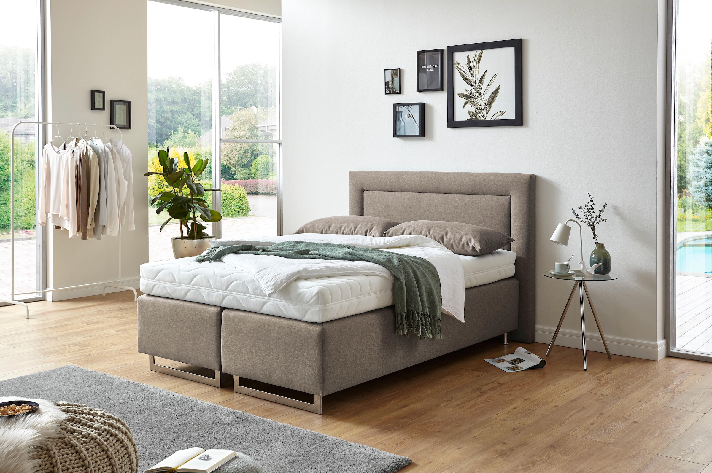 Image of Westfalia Schlafkomfort Boxspringbett mit Zierkissen und verchromten Kufen, in diversen Ausführungen