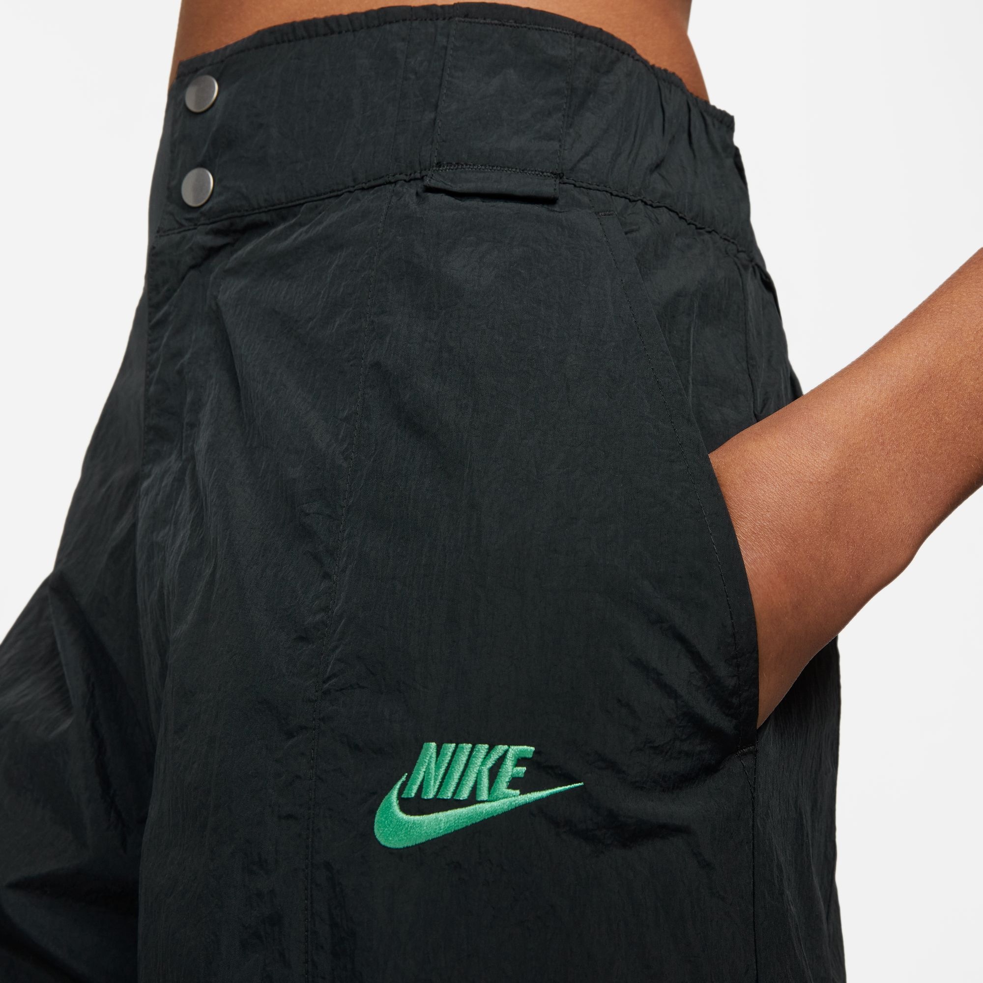 Entdecke Nike Sportswear Jogginghose »W NSW WVN OS PANT HR SW« auf