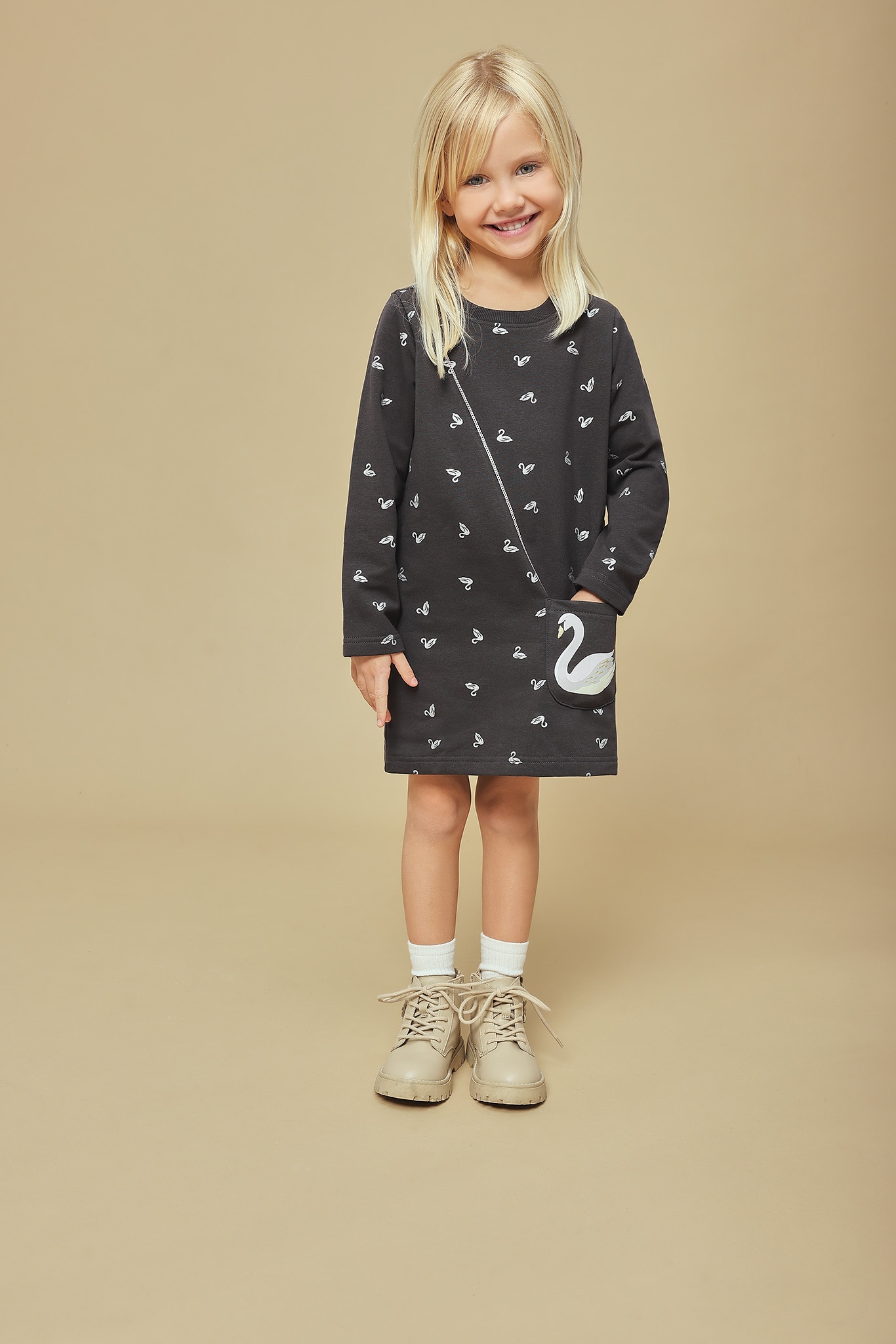 Image of Blue Seven Sweatkleid aufgesetzte Tasche in dezenter A-Linie und mit tollen Pailletten-Details