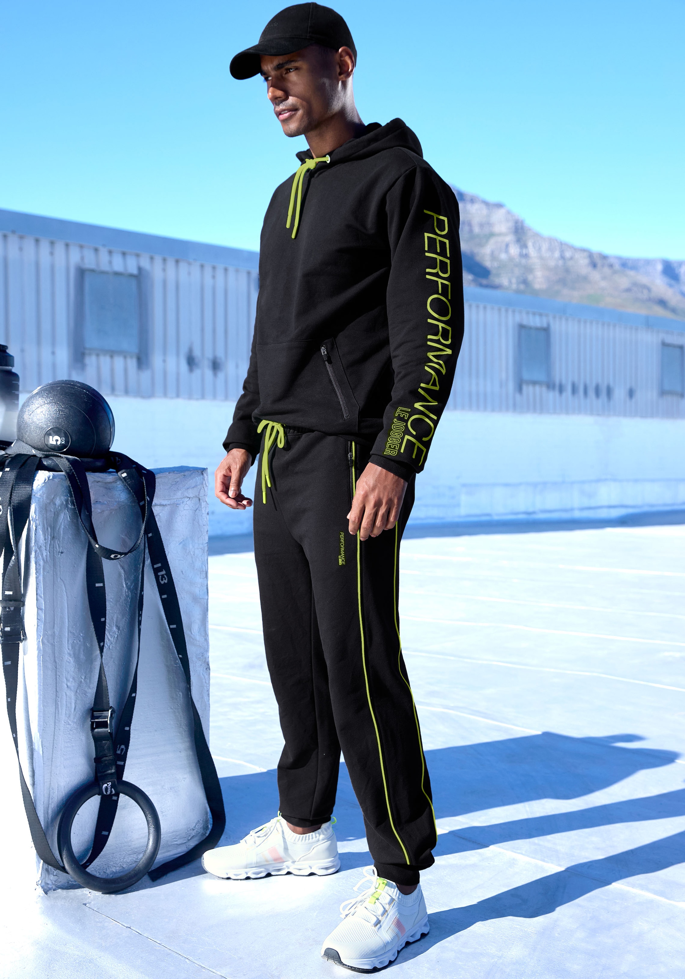 Le Jogger Performance Kapuzensweatshirt , mit praktischen Reissverschlusstaschen
