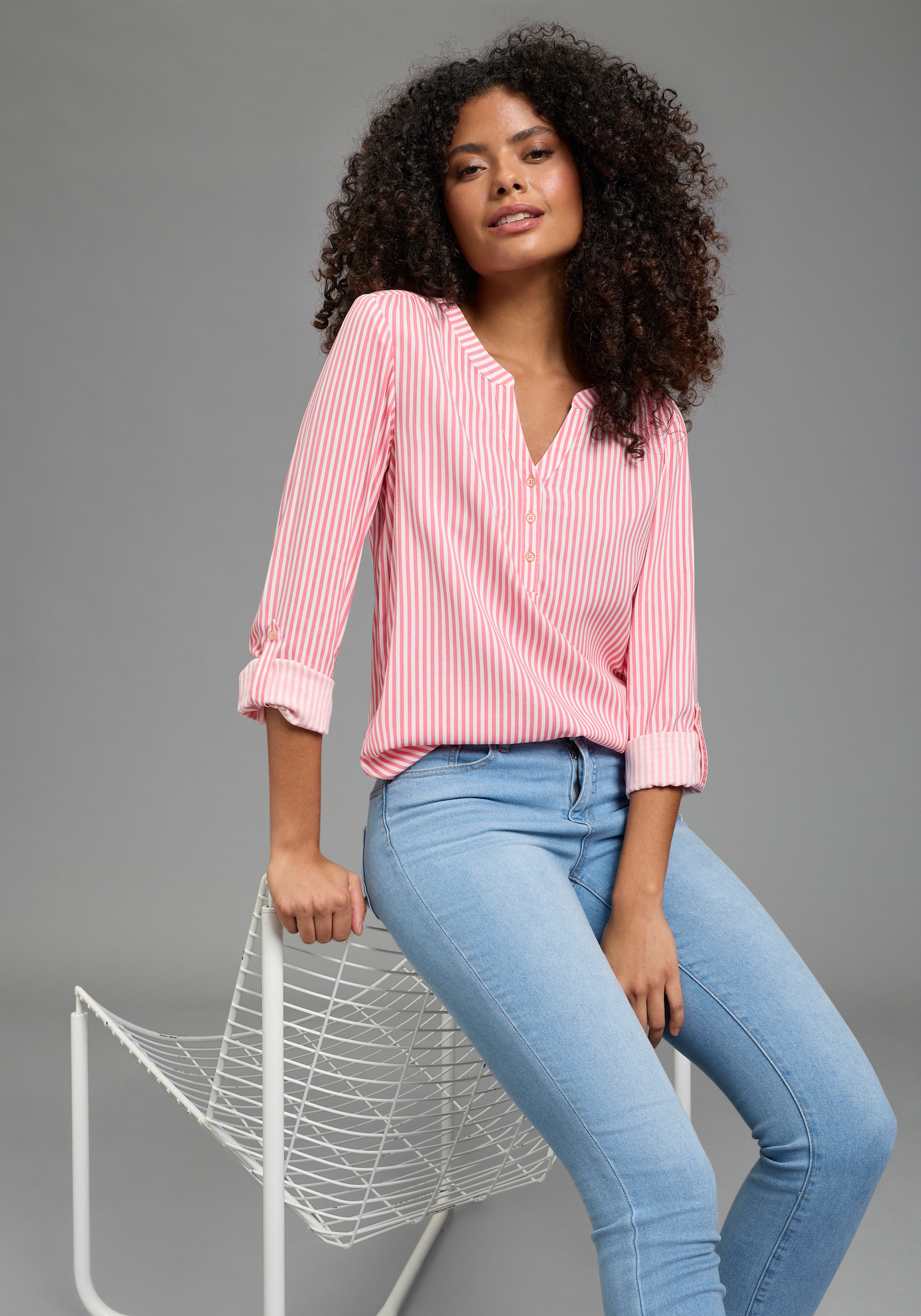 KangaROOS Blouse à enfiler Langarmbluse, figurumspielende Passform, Rundhalsausschnitt