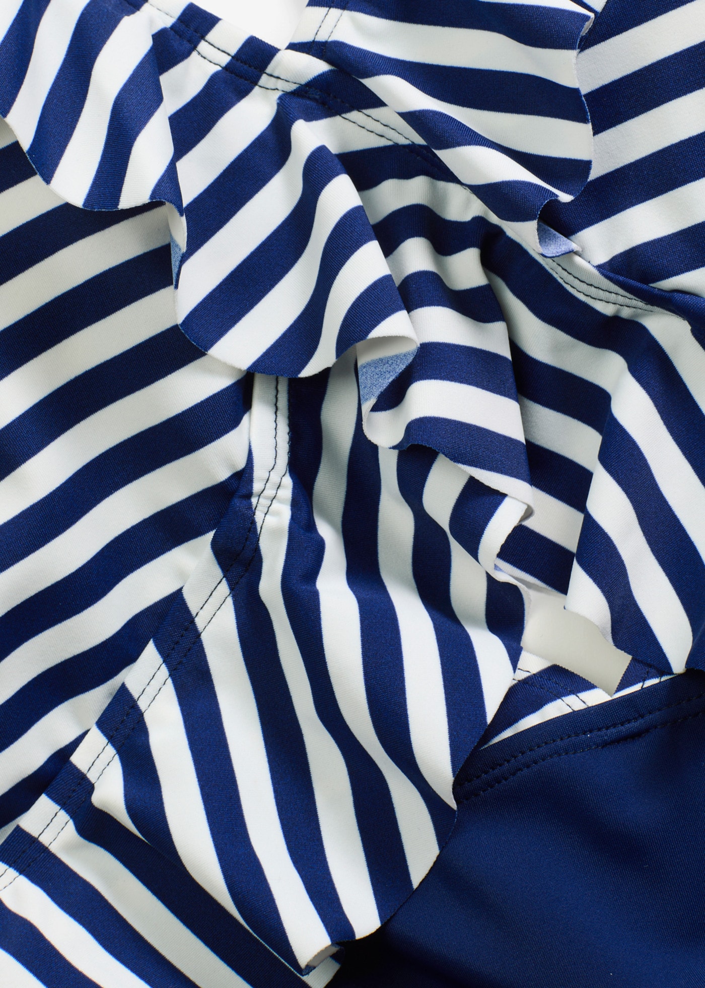 bonprix Badeanzug »Badeanzug mit Volant« bequeme Passform, sportlicher Stil, mit Volant-Detail