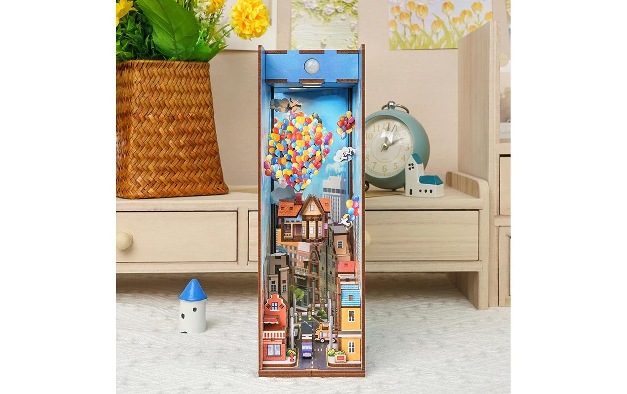   Modellbausatz »Tonecheer Book Nook Travel with the Wind« 143 Stk. tlg.