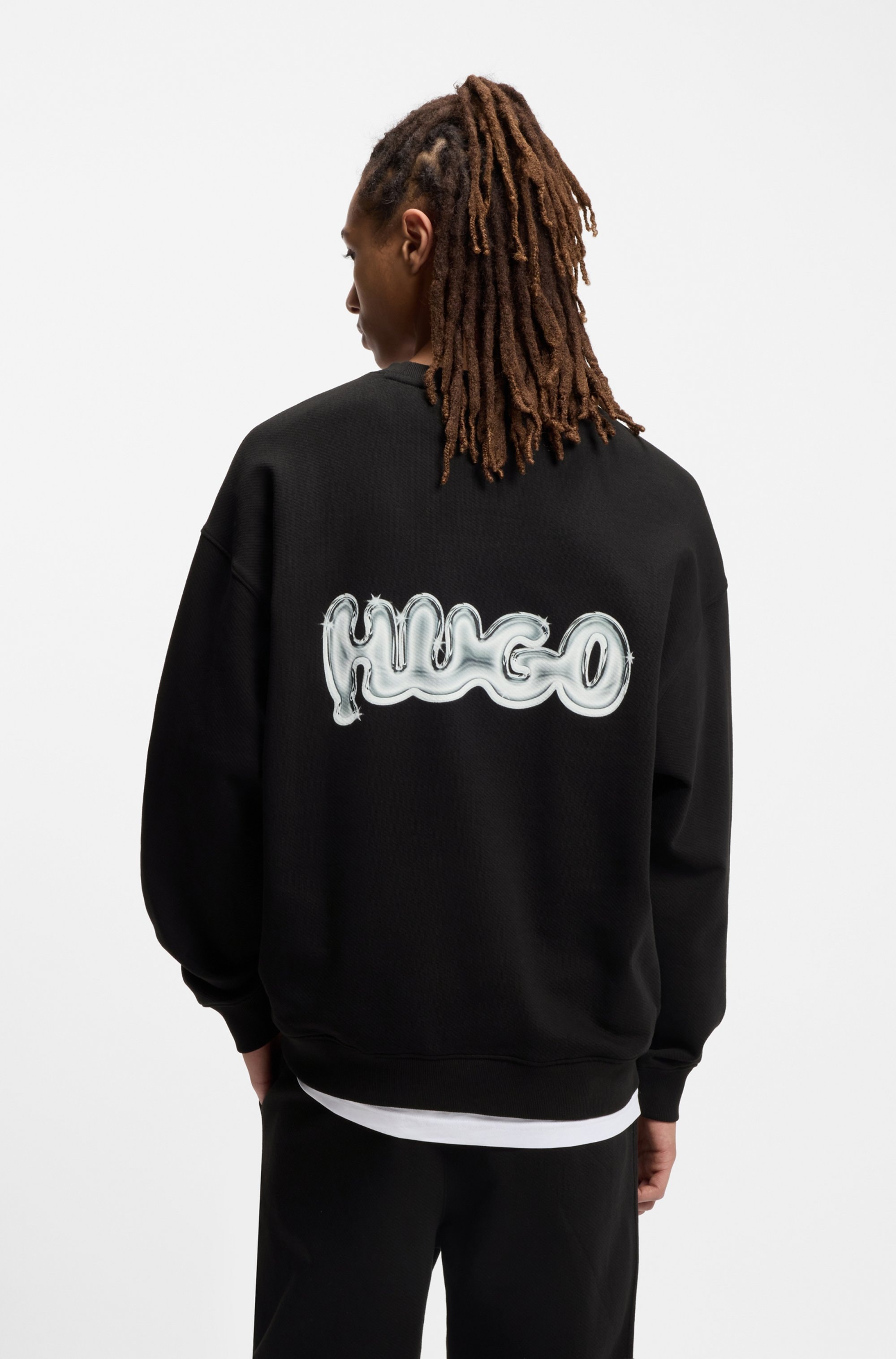 HUGO Blue Sweatshirt »Nyrocrew«, Rückenaufdruck in Chrom-Optik, Rundhalsausschnitt, Loose fit
