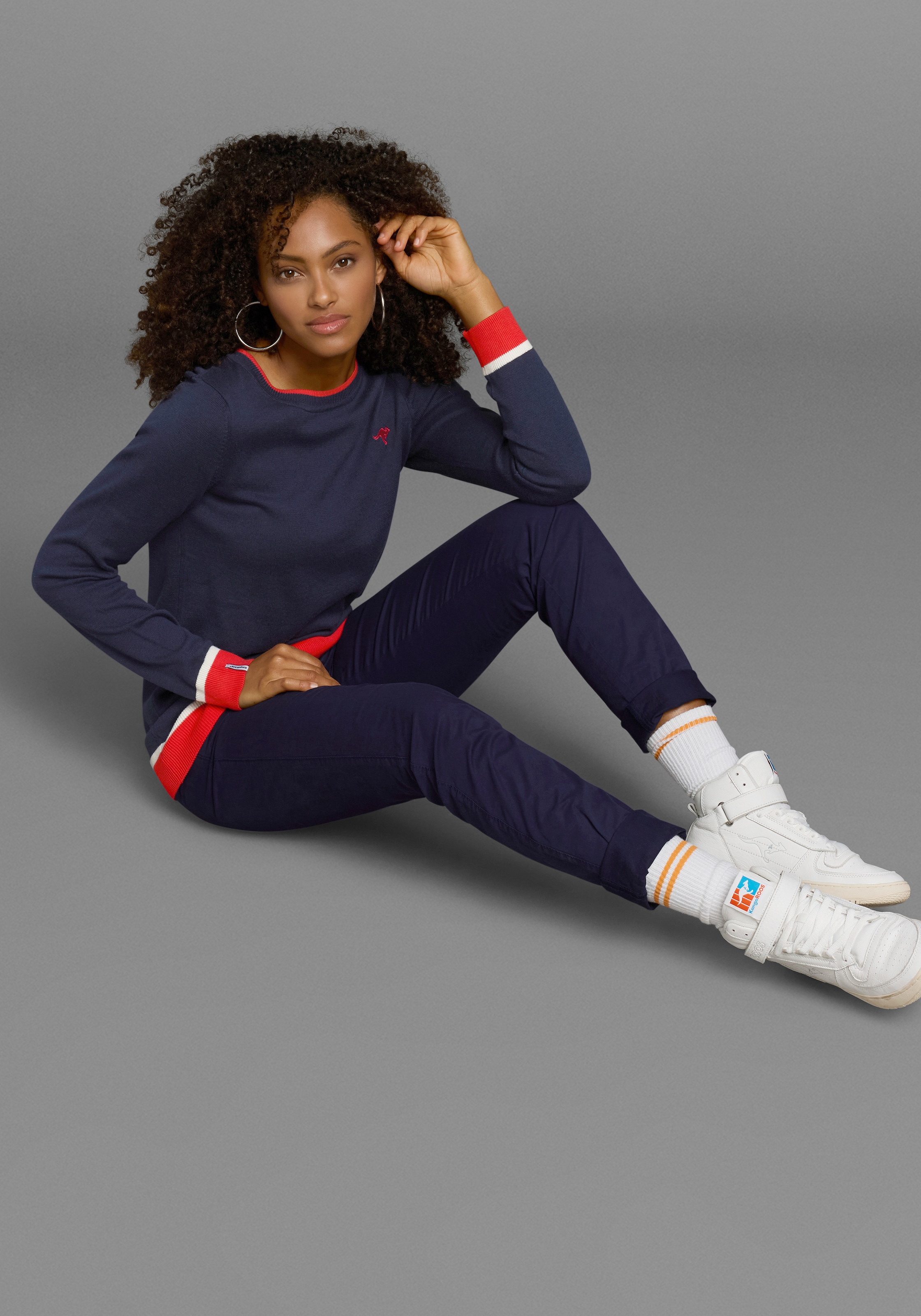 KangaROOS Pull à col rond mit kontrastfarbenem Saum