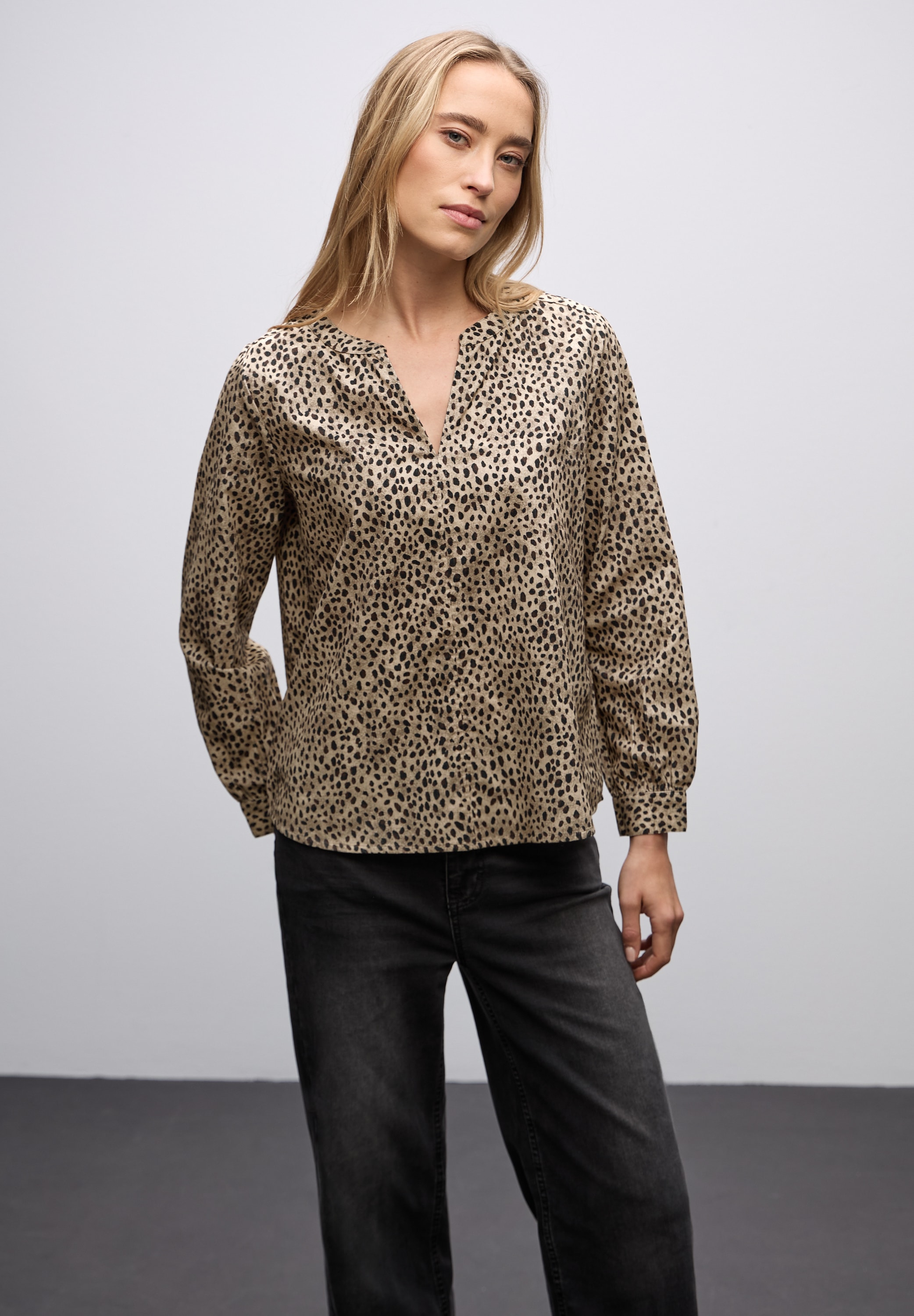 Image of STREET ONE Langarmbluse im Leo-Look und mit Knopfleiste