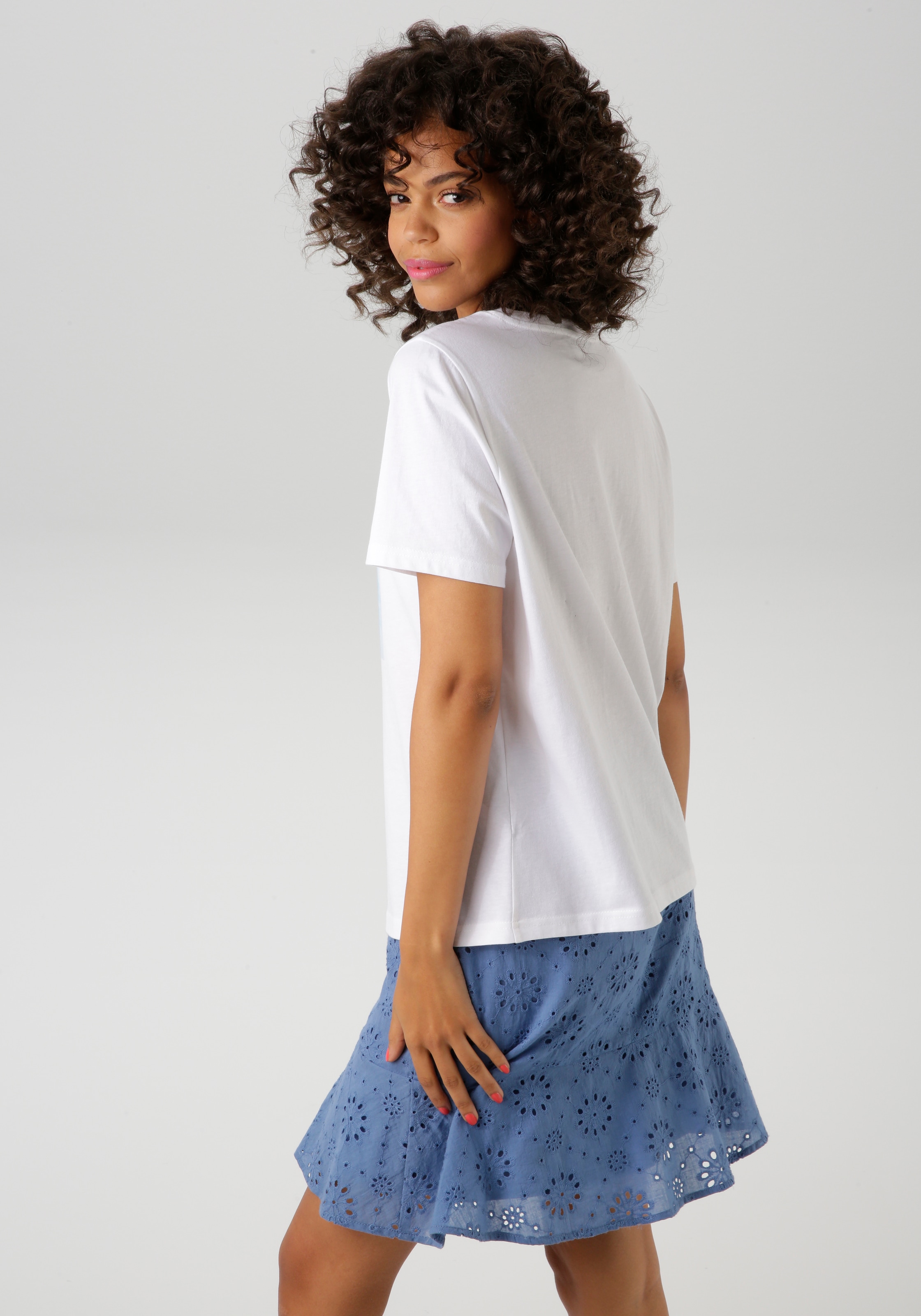 Aniston CASUAL T-Shirt, mit tropischem Ananas-Frontdruck