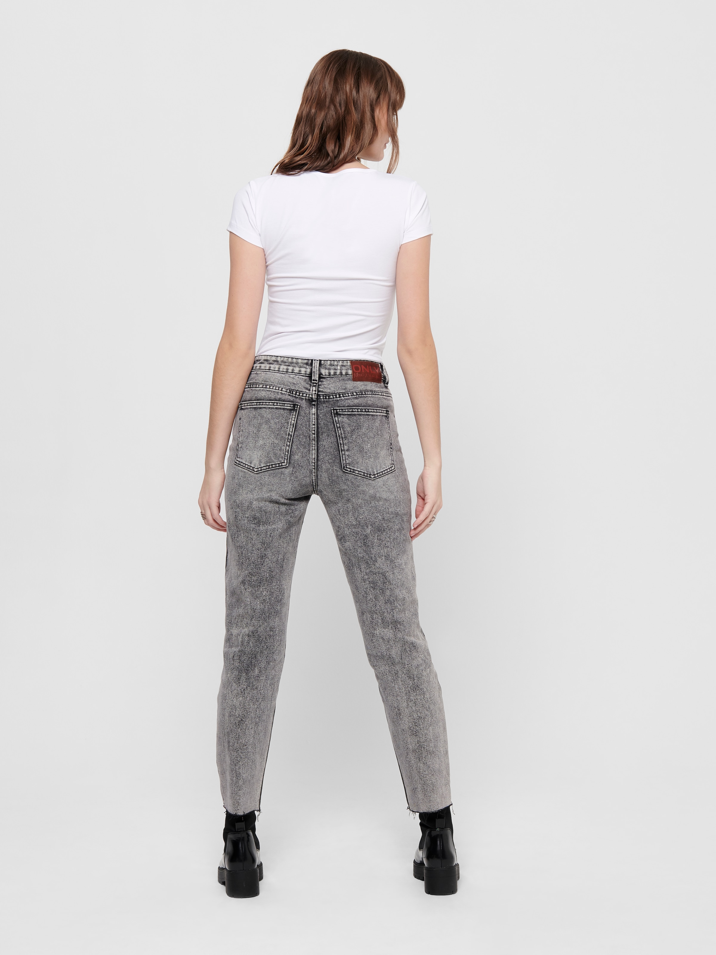 ONLY Shirt à col rond »ONLLIVE – Rundhalsshirt mit figurbetonter Silhouette« sehr figurbetont, modisch, Baumwollmischung, Jersey, tiefer Rundhals