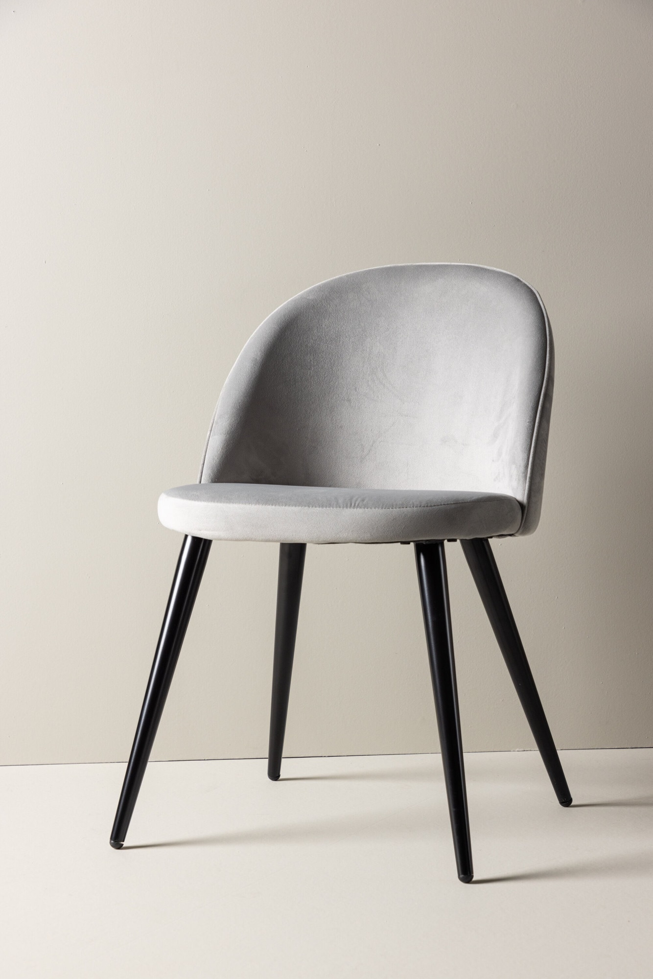Venture Home Esszimmerstuhl »Velvet, 2er-Set Esszimmerstühle mit Samtbezug, 150 kg belastbar« () 2 Stk.Polsterstuhl, weicher Bezug, Metallbeine, abgerundet