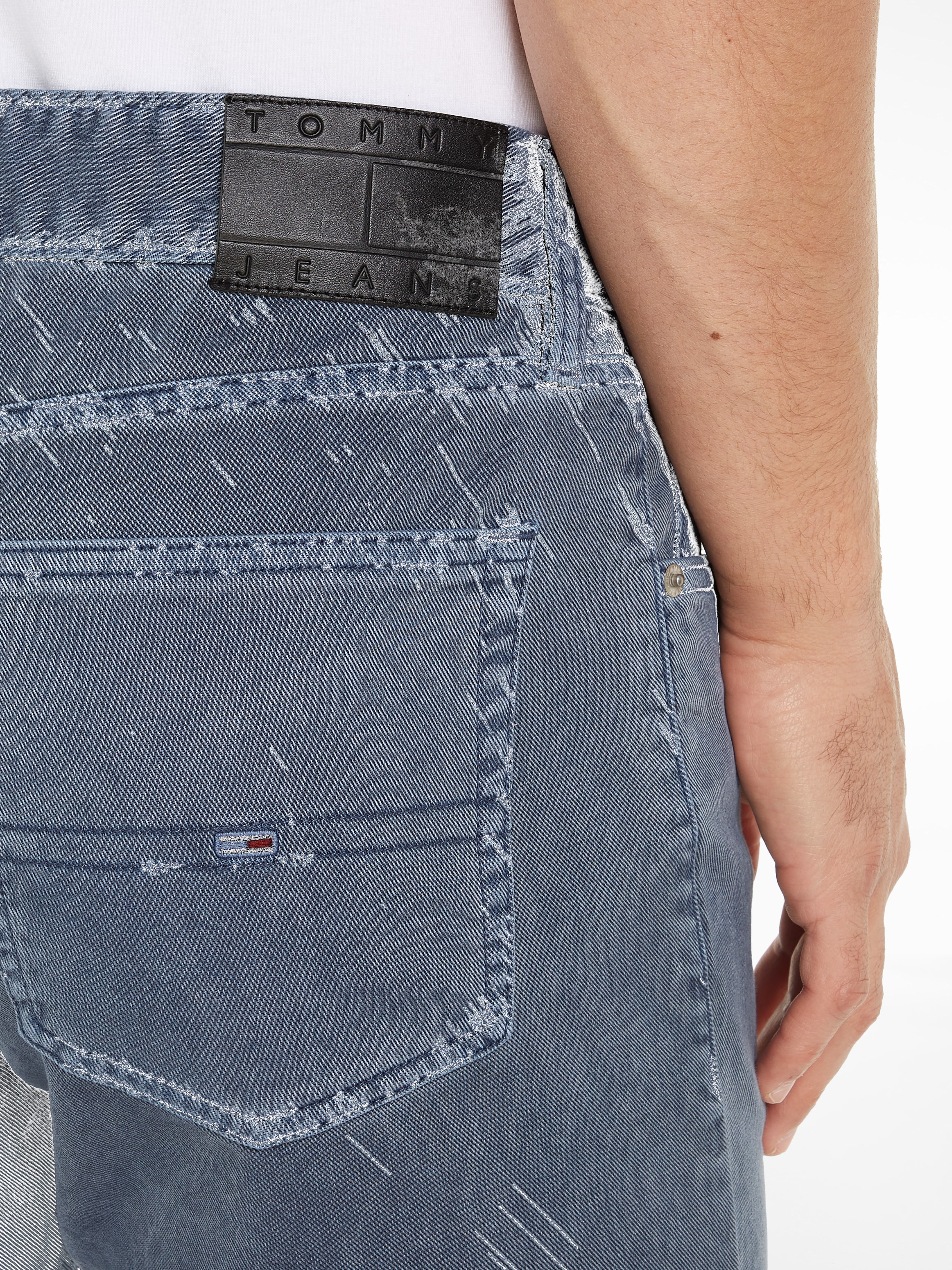Tommy Jeans Shorts »TJM RYAN GARMENT DYE SHORT«, leicht gewachsene Optik