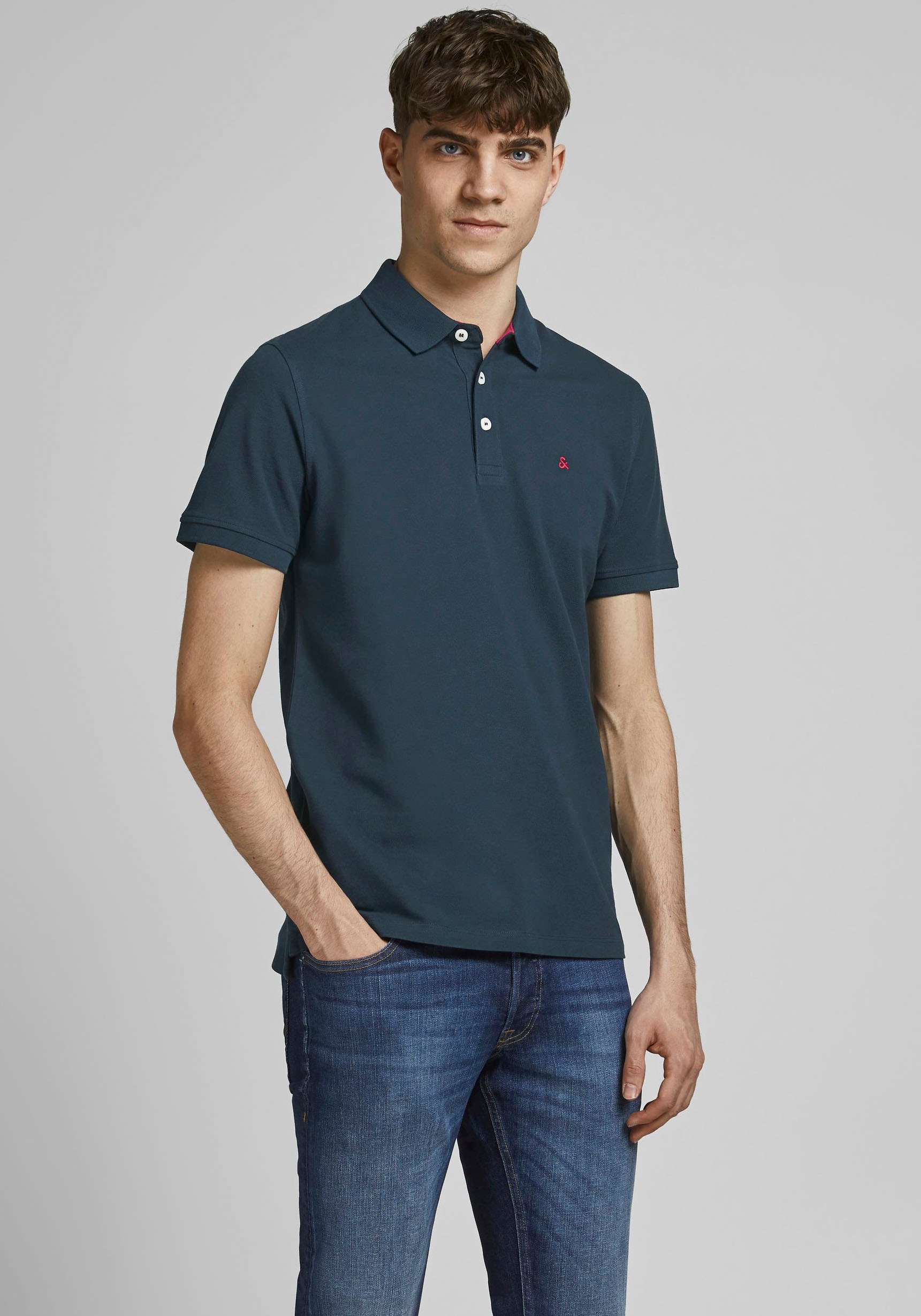Jack & Jones Poloshirt »JJEPAULOS  Poloshirt mit klassischem Kragen und figurbetonter Form« Logostickerei, modisch, schmal, Baumwolle, Polokragen